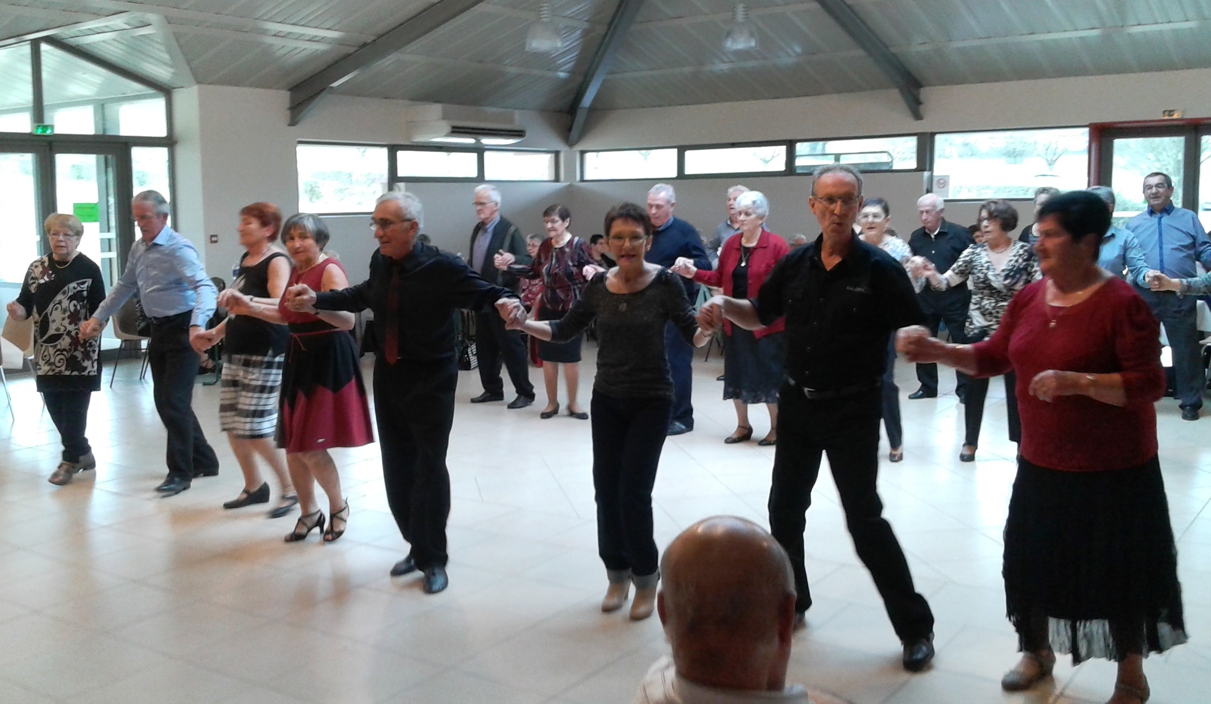 LANNUX DANSEURS Belles brochettes (1).jpg