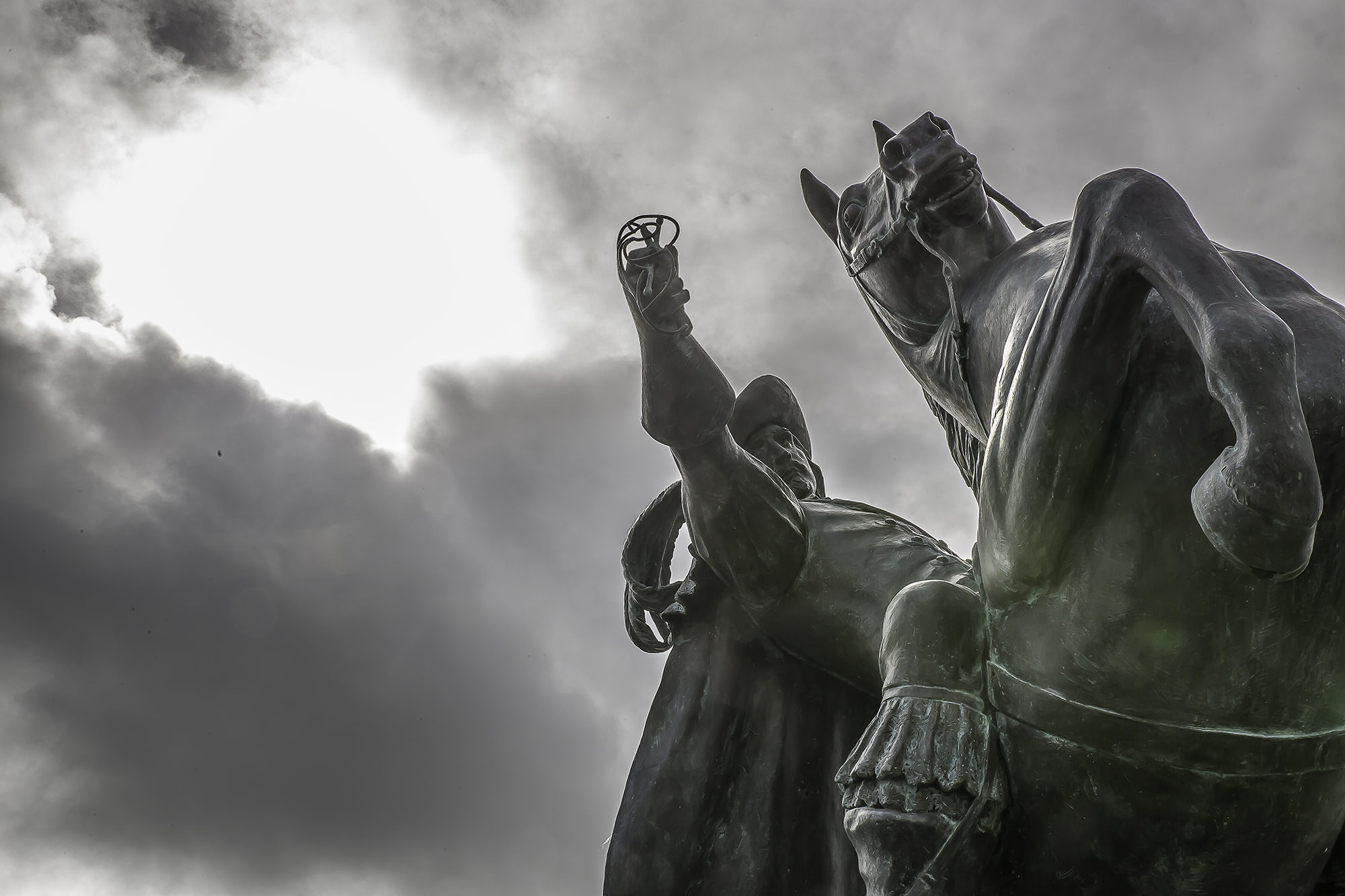 2 Statue équestre d'Artagnan rapière cassée 1bis 030313.jpg
