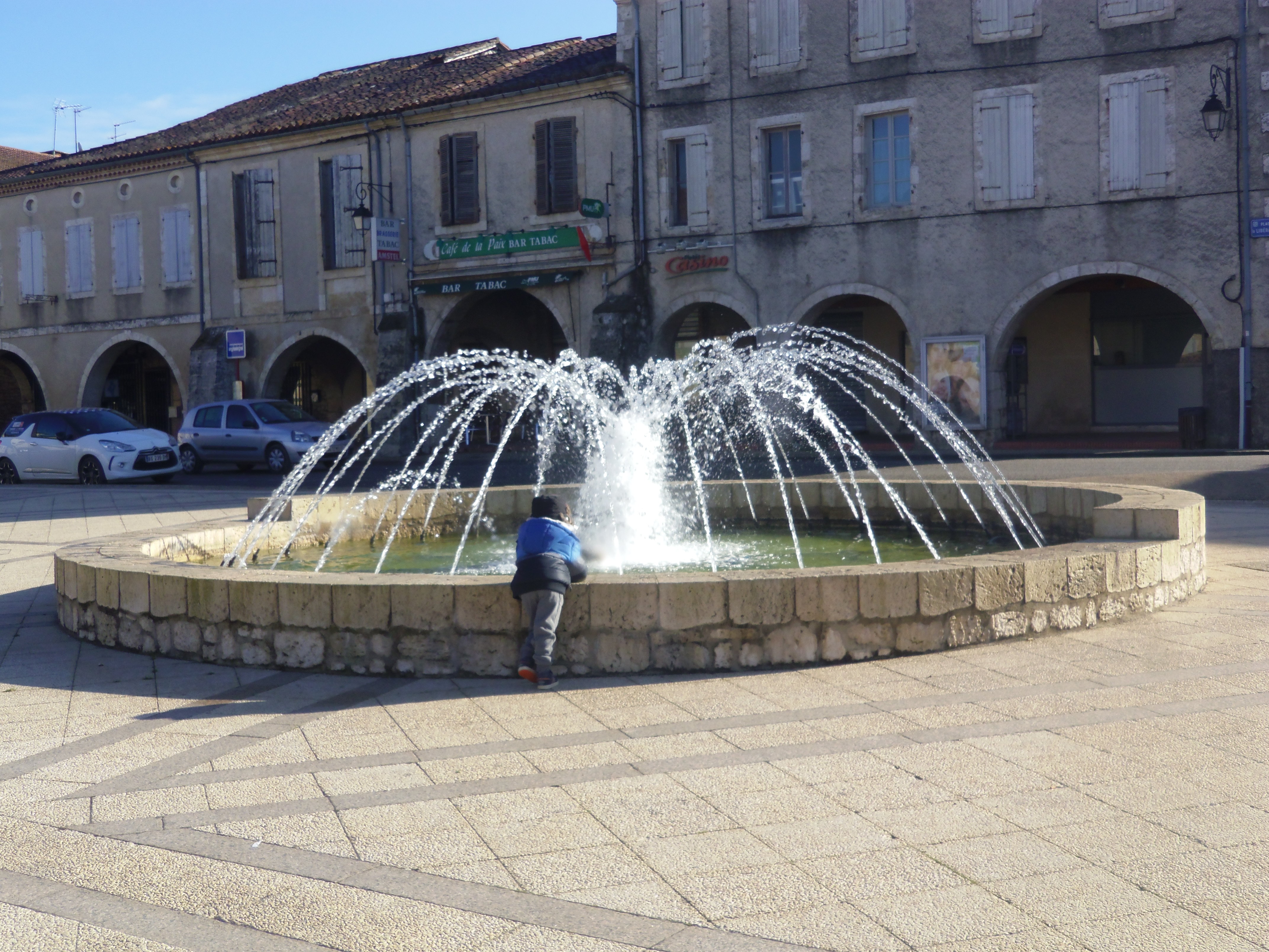 mauvezin fontaine.JPG