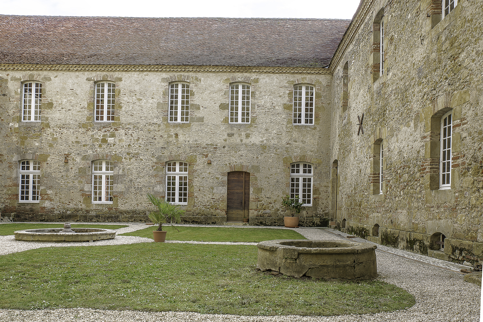 La cour du Monastère sous autre angle 1bis 190316.jpg