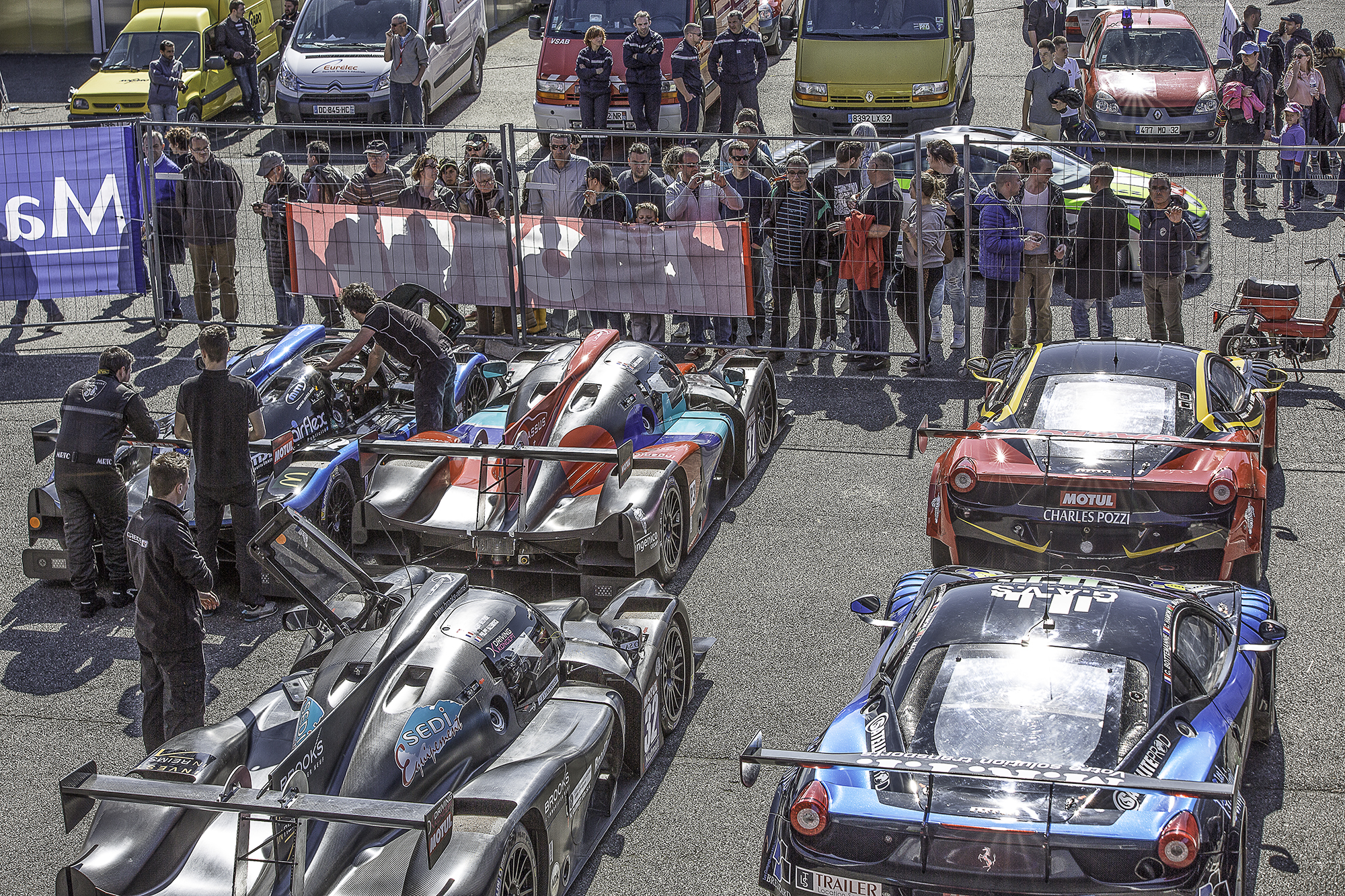 28 Les prototypes au parking 