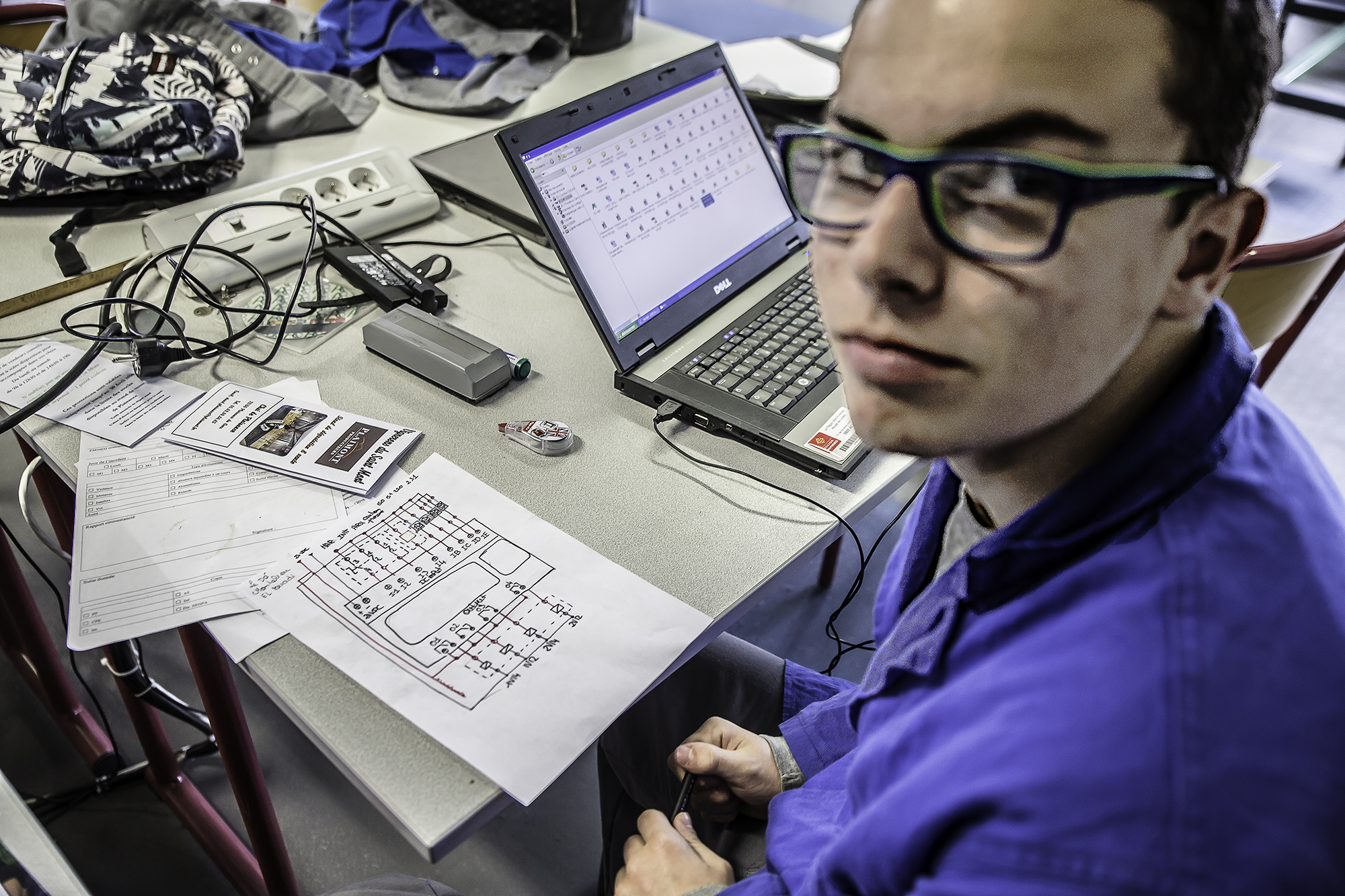 2 Travail sur cdes électriques de chaîne de tri 1bis 140416.jpg
