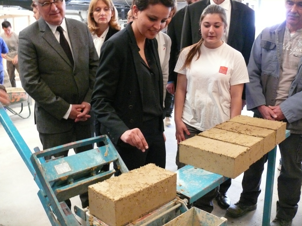 Atelier brique en terre.JPG