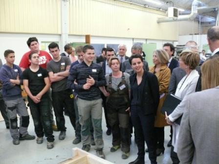 Elèves section bois avec leur professeur.JPG