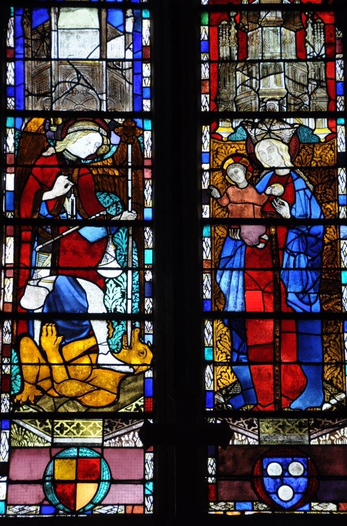 eglise vitraux verticaux 1.jpg