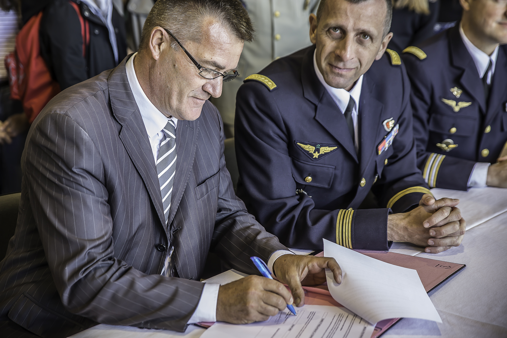 6 Signature gros plan 1bis 020516.jpg