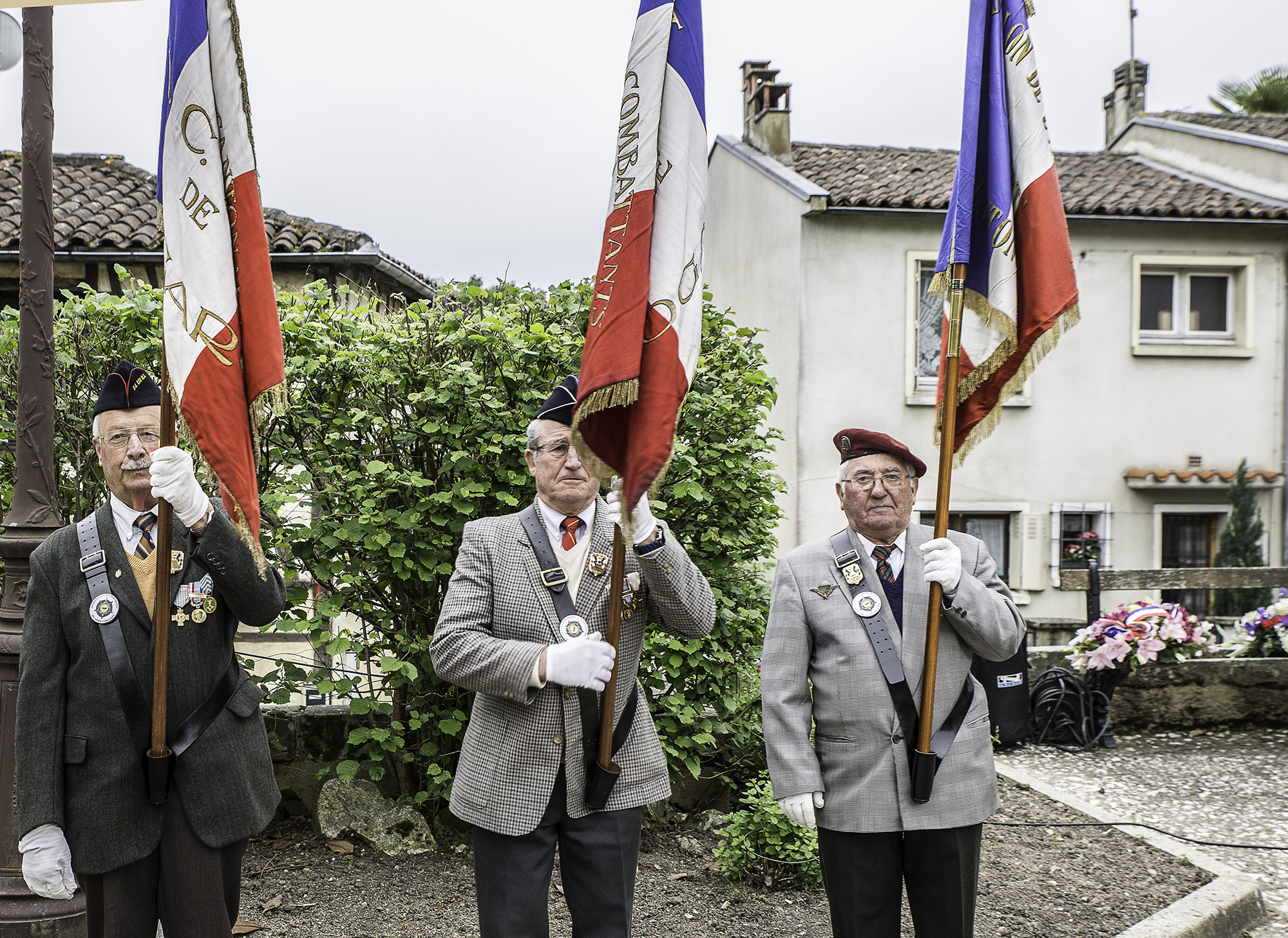 2 Les porte-drapeaux 1bis 080516.jpg