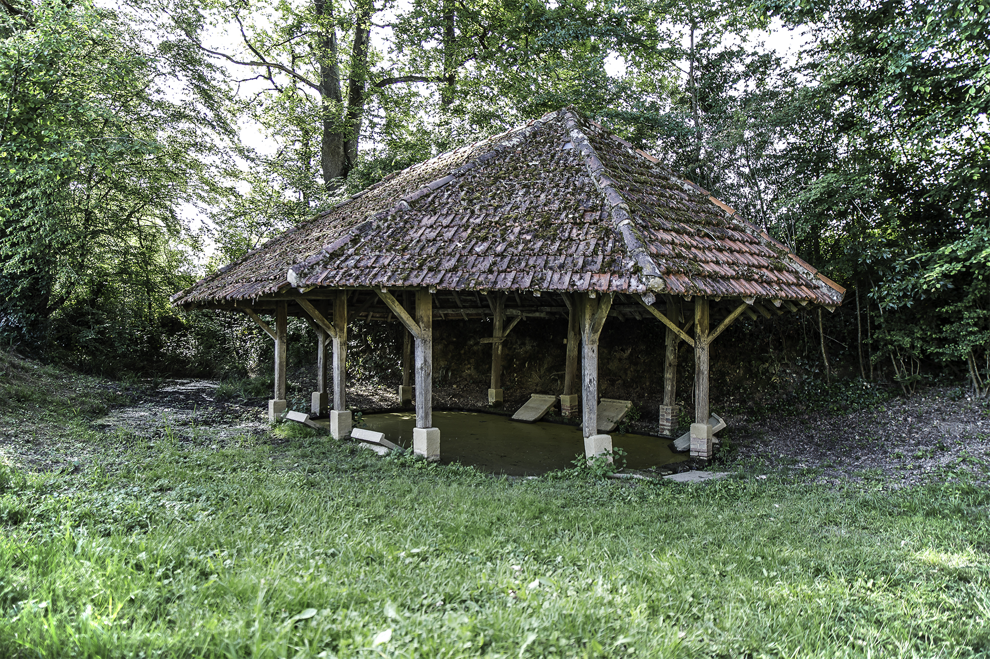 Lavoir près gare SNCF 2bis 210516.jpg