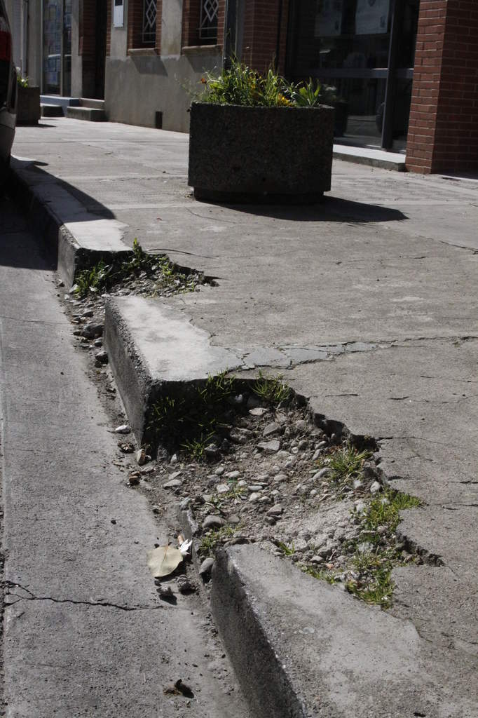 ob_5d5134_trottoir-defonce.JPG