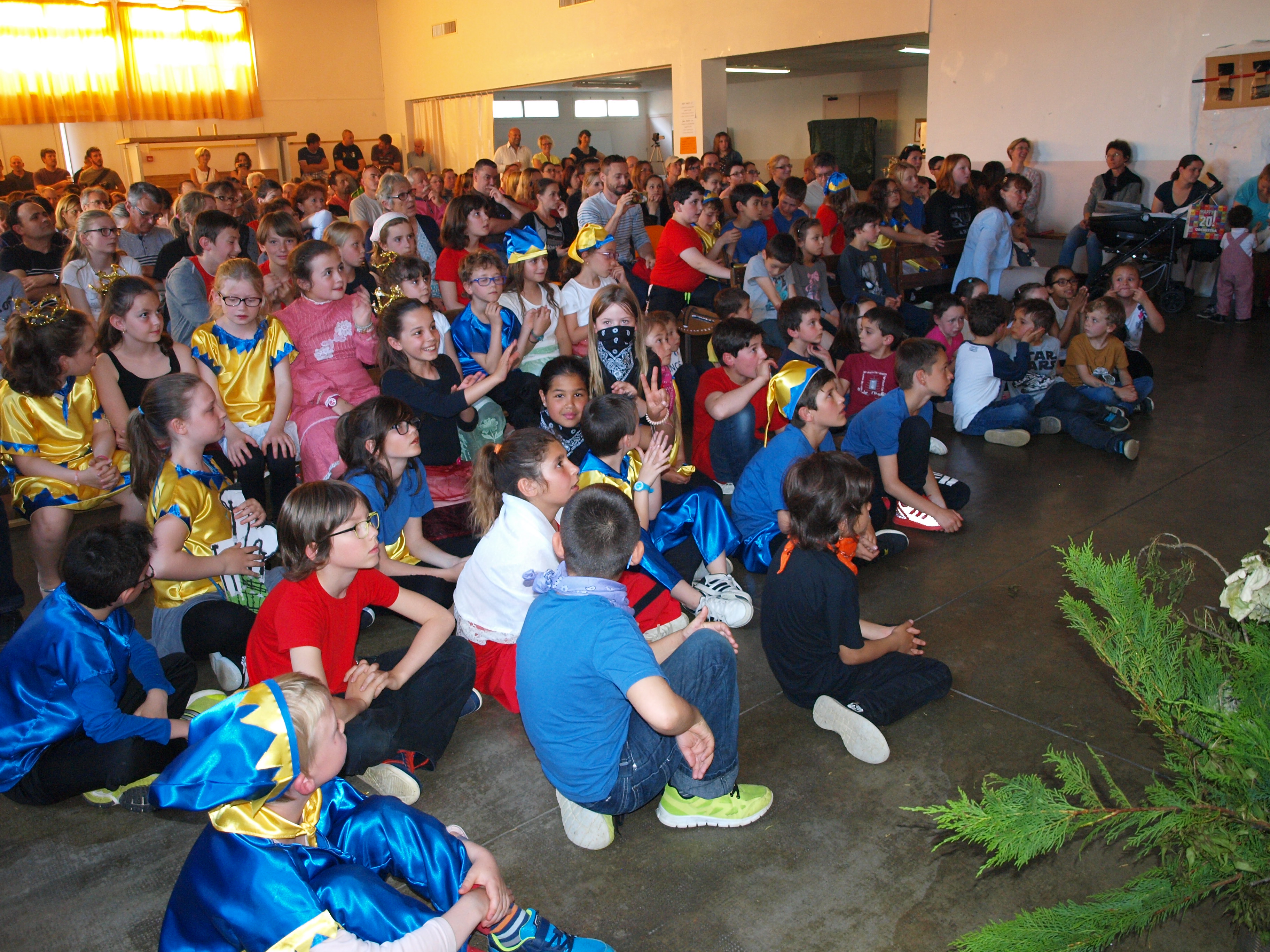 les enfants set lkes familles attentifs.JPG