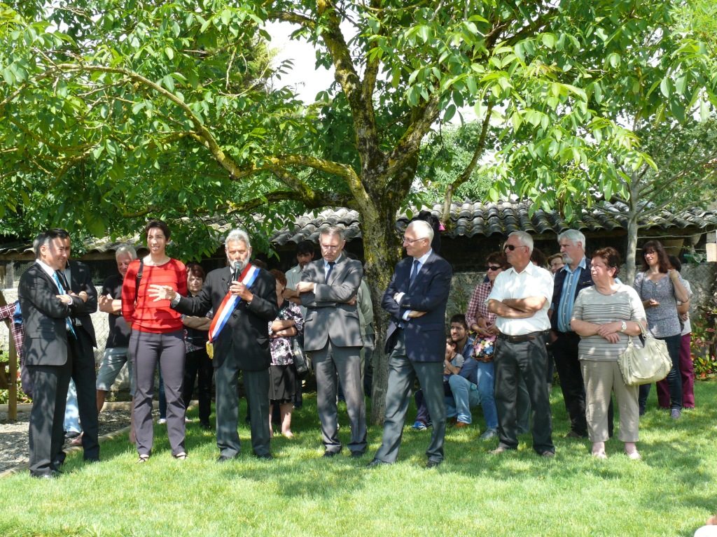 Les personnalités à l'heure des discours.JPG