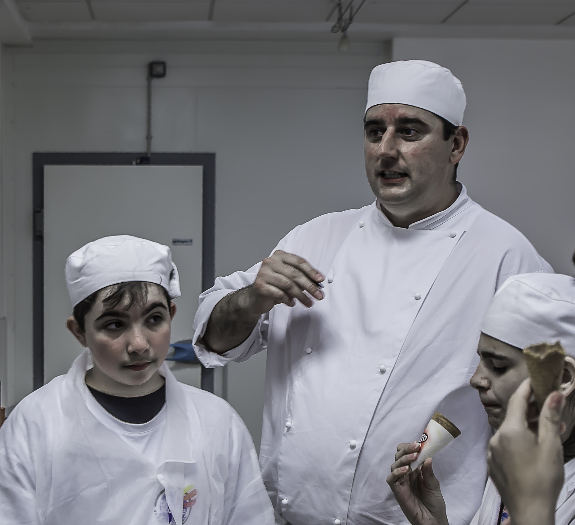 Adrien Lefèvre à la cuisine de la cité scolaire 1bis 260516.jpg