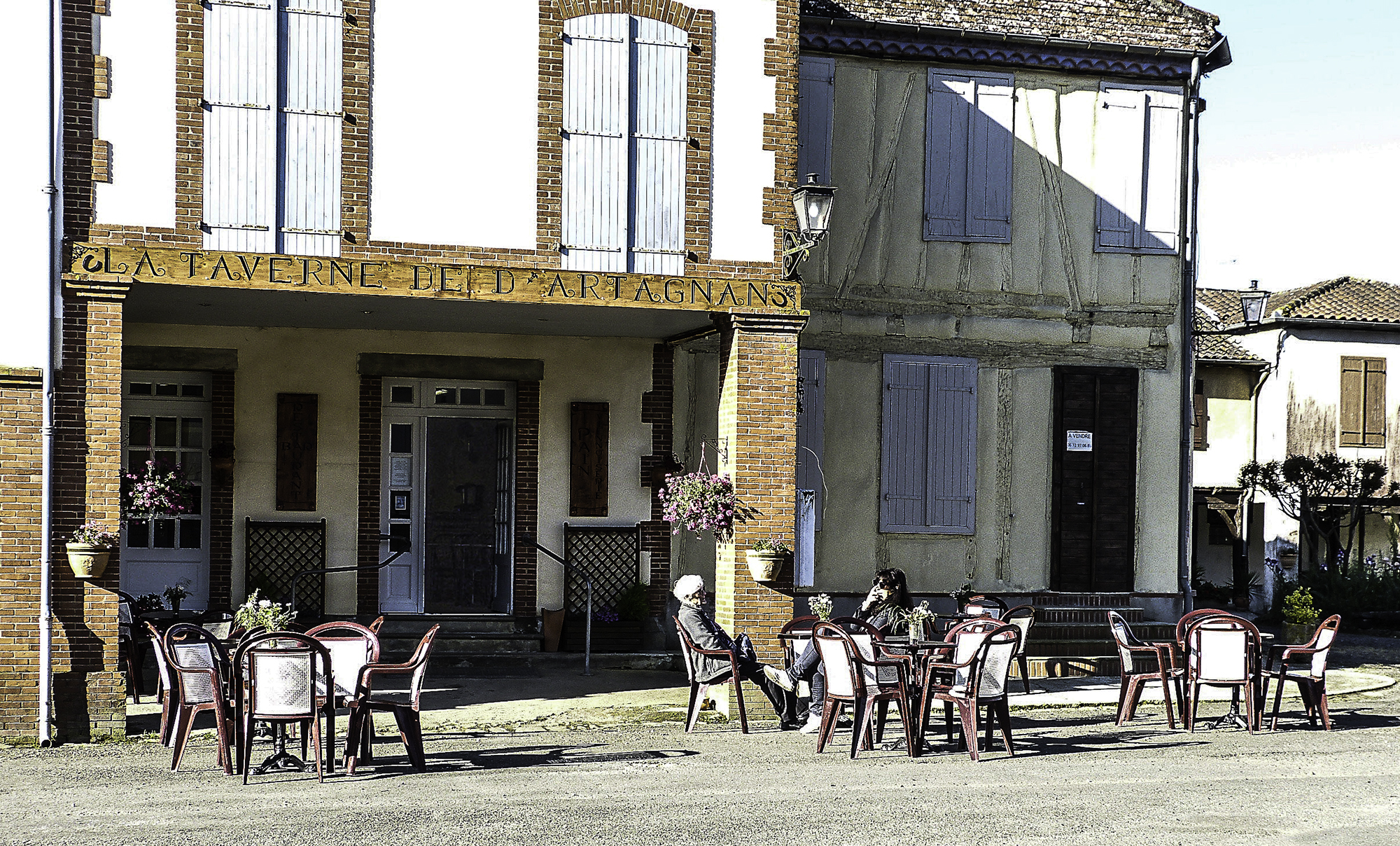DR Maxime Fillos la taverne.jpg