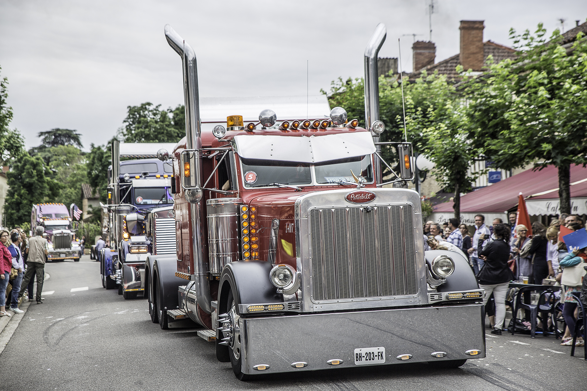 8 parade camions décorés 1bis 110616.jpg