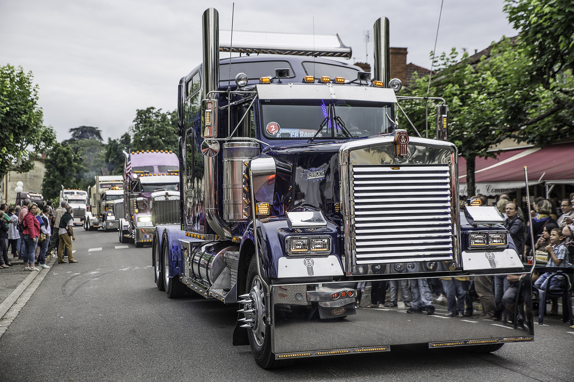 9 parade camions décorés 1bis 110616.jpg