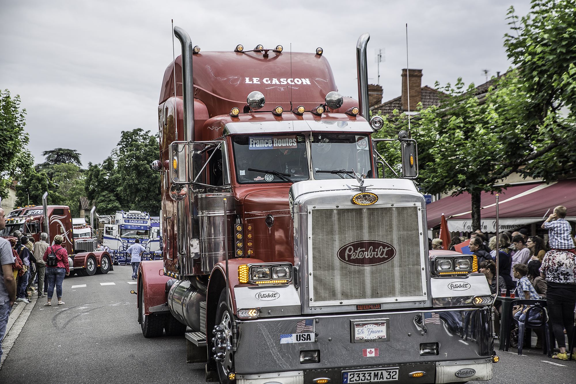 7 parade camions décorés 1bis 110616.jpg