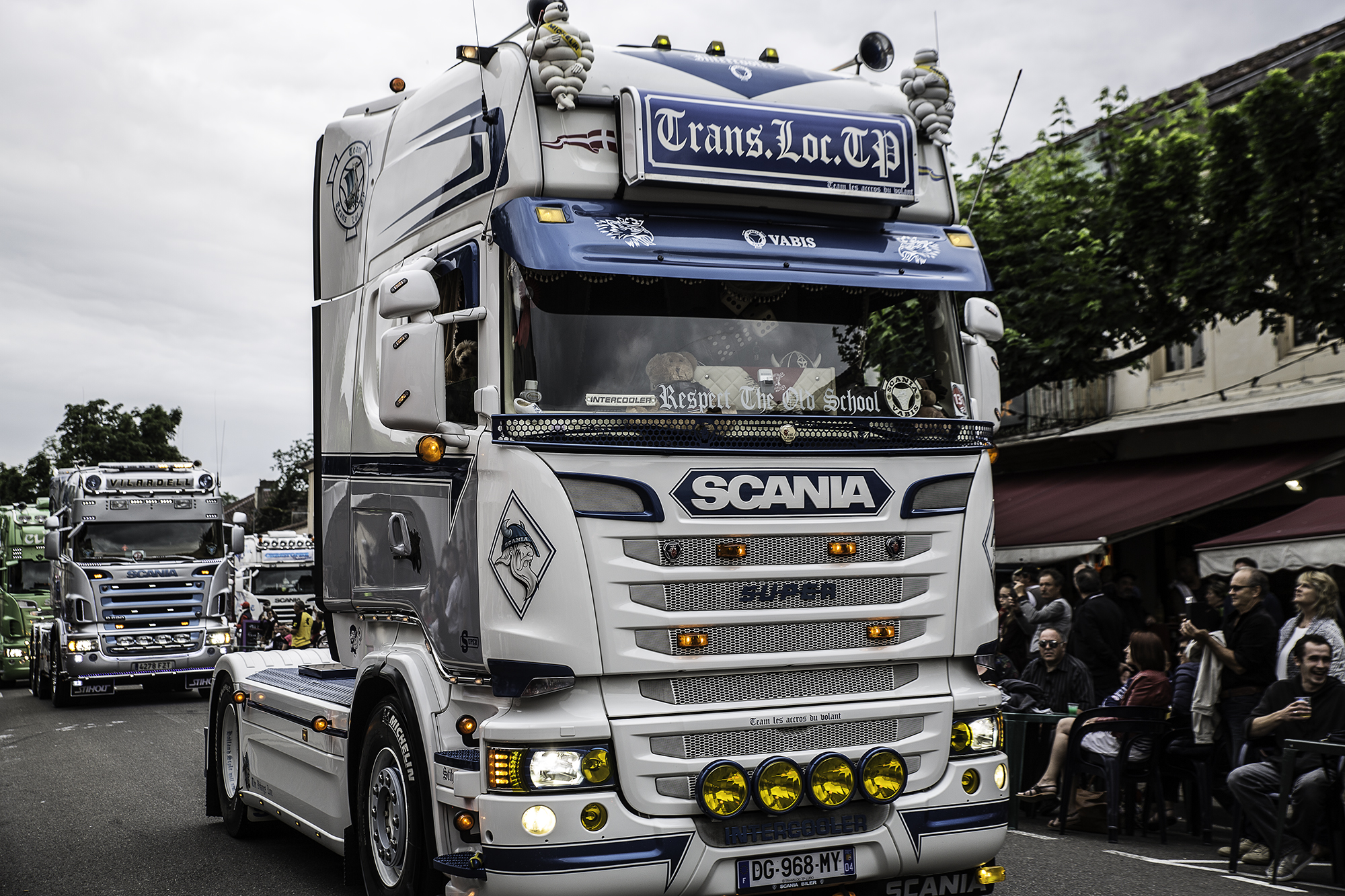 4 parade camions décorés 1bis 110616.jpg