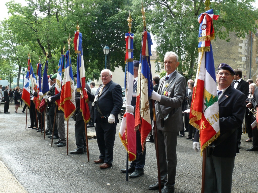 Une partie des porte-drapeaux.JPG