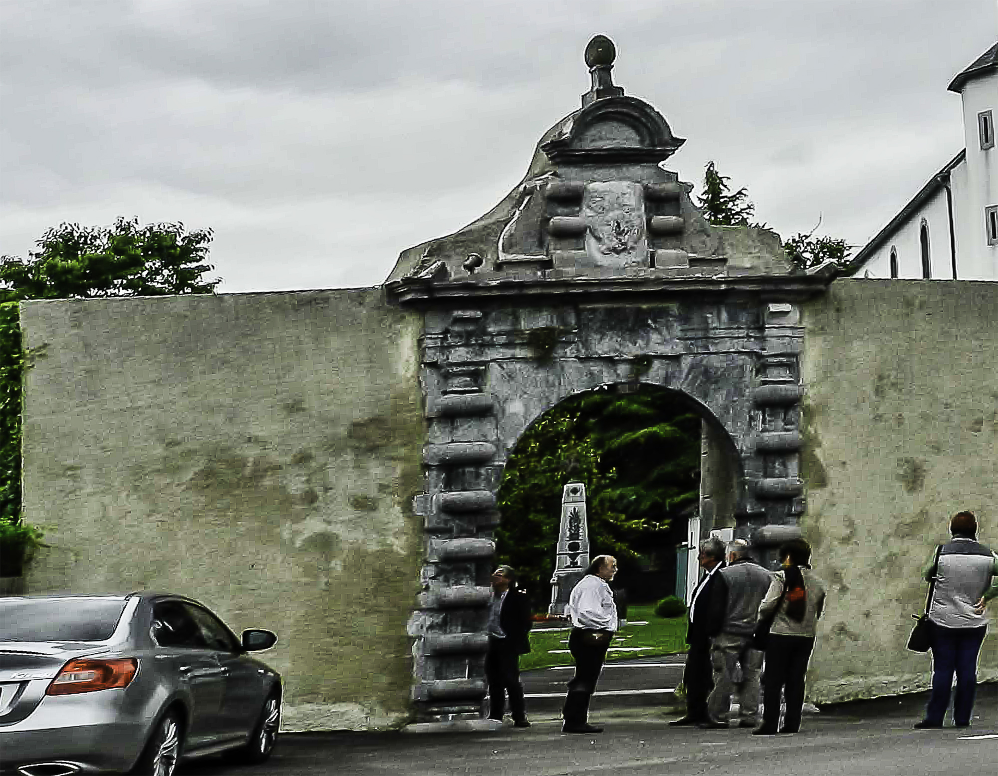 2 aramits le portique seul vestige du chateau DR Maxime Fillos.jpg