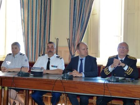 PREFET CONF PRESSE.JPG
