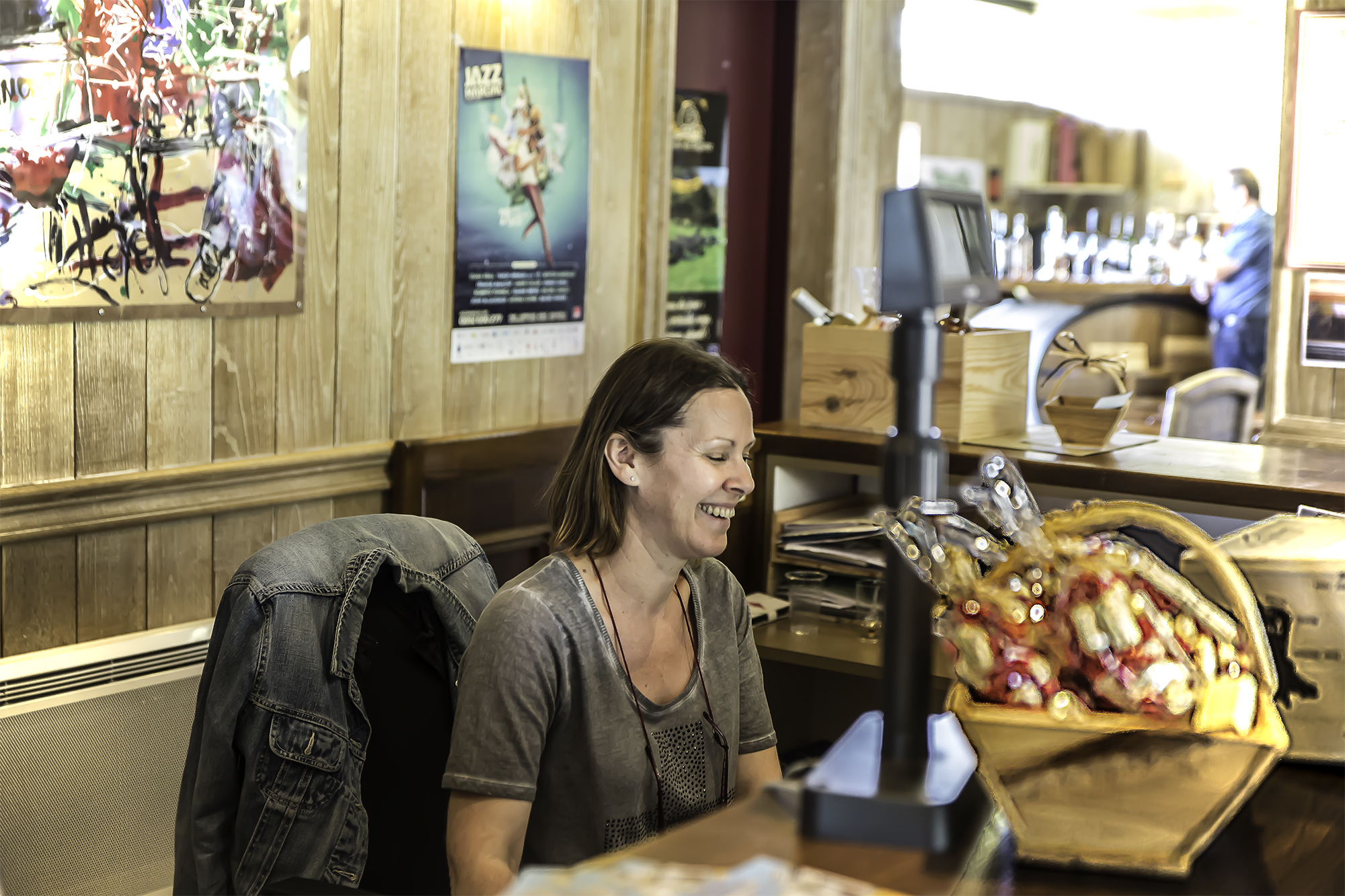 2 Nathalie au comptoir 1bis 160716.jpg