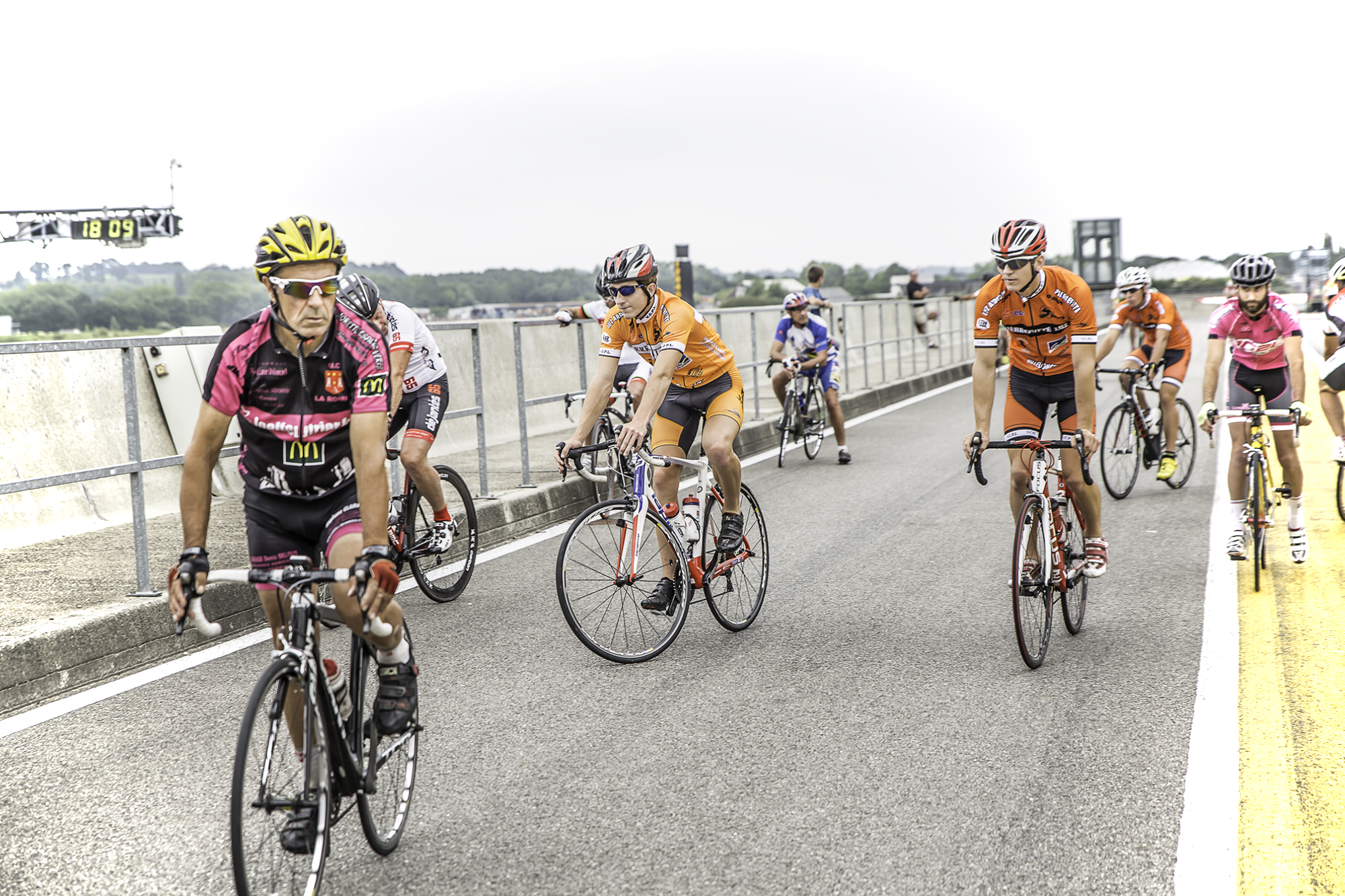 2 Arrivée de coureurs 1bis 200716.jpg