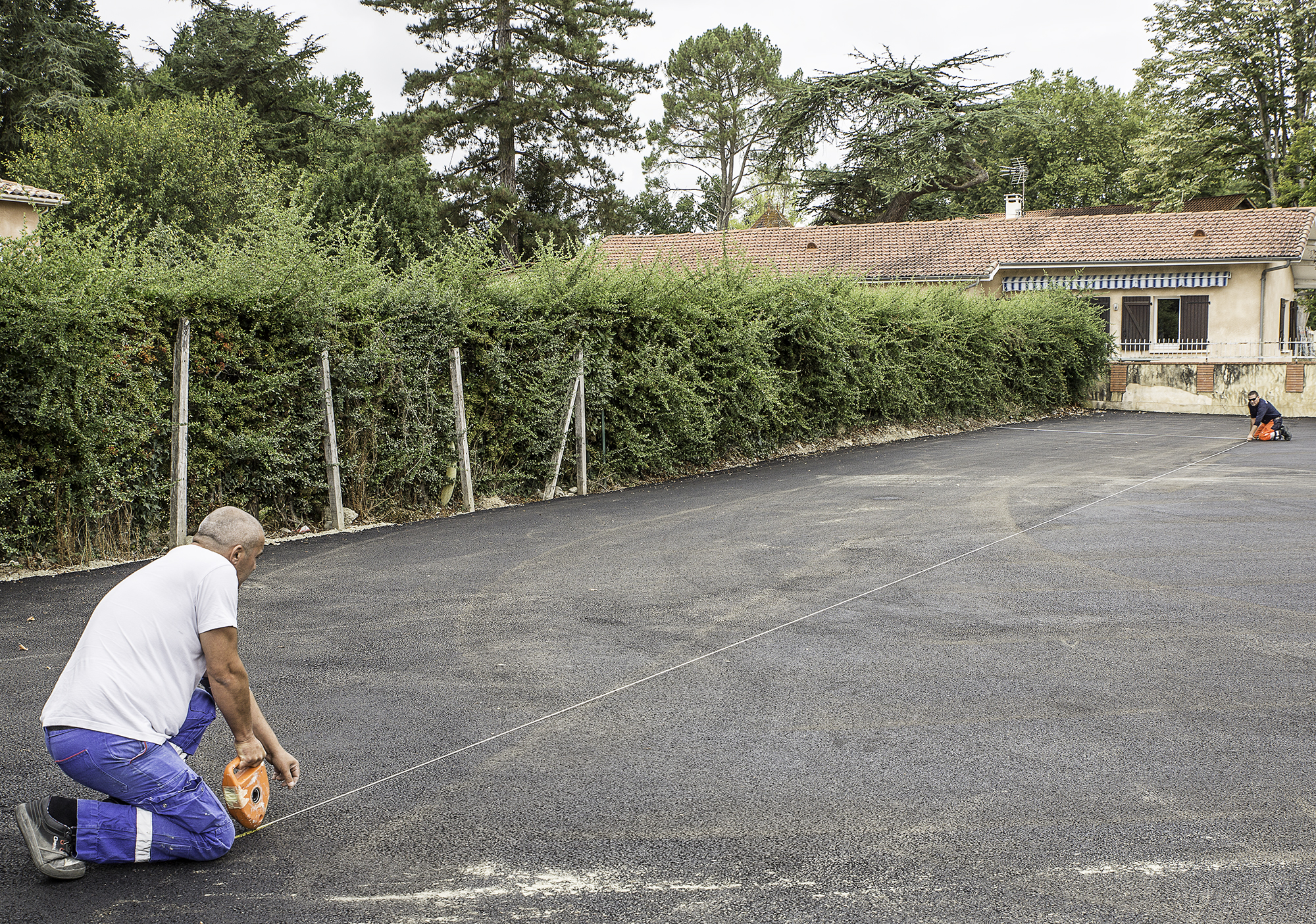 6 Marquage ddes limites sur le parking en face de la cité scolaire 1bis 290816.jpg