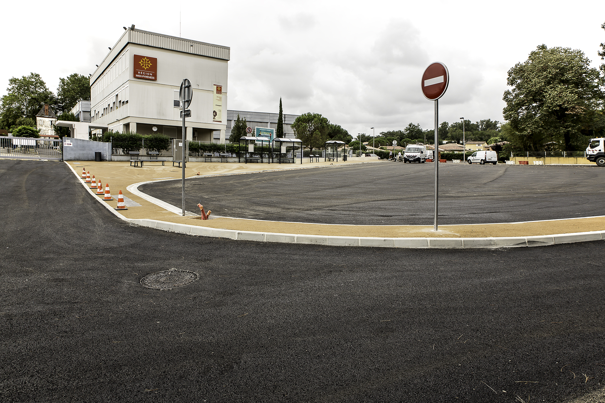 4 Le parking des bus et la voie à sens unique 1bis 290816.jpg