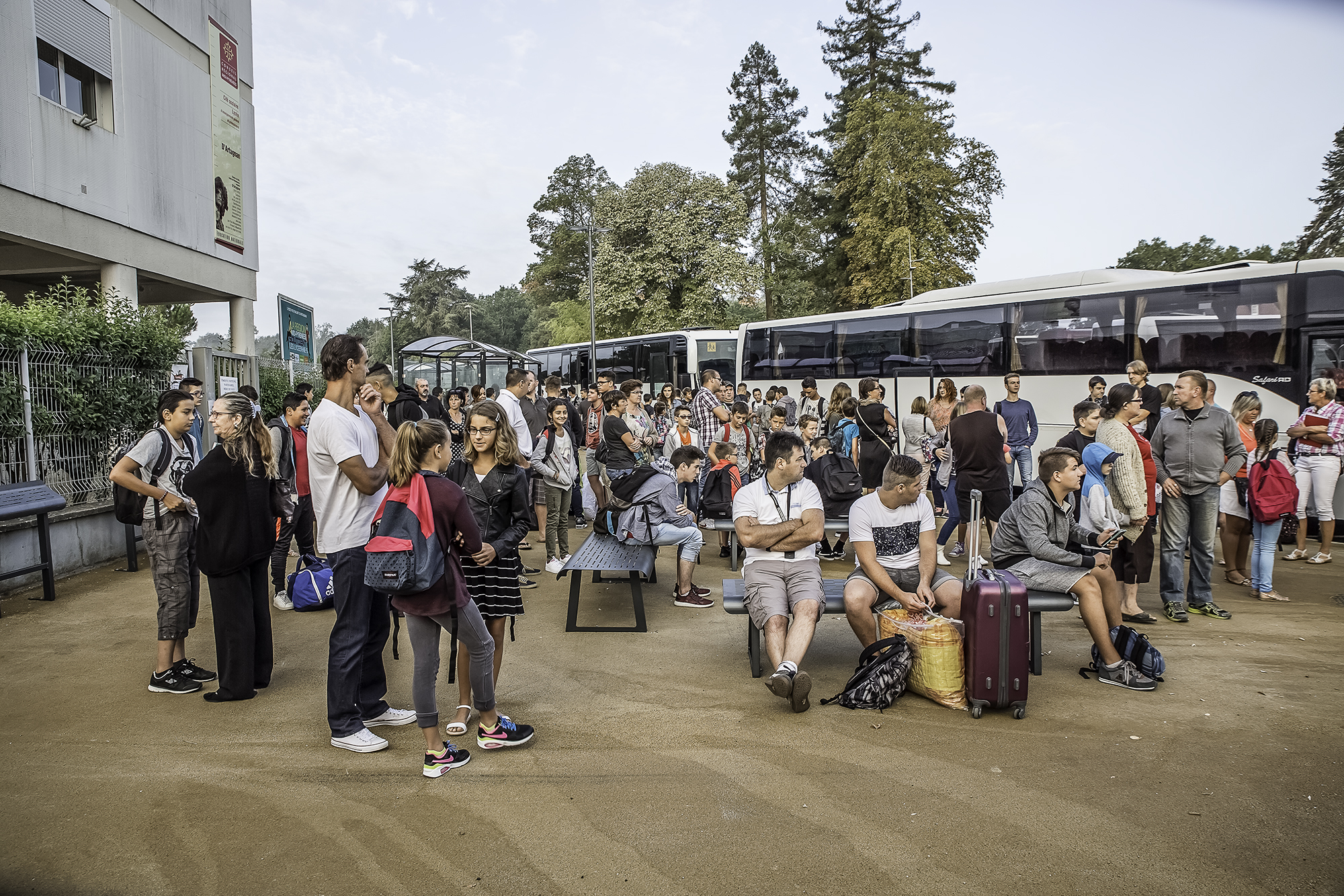20 Attente de l'ouverture cité scolaire1bis 010916.jpg