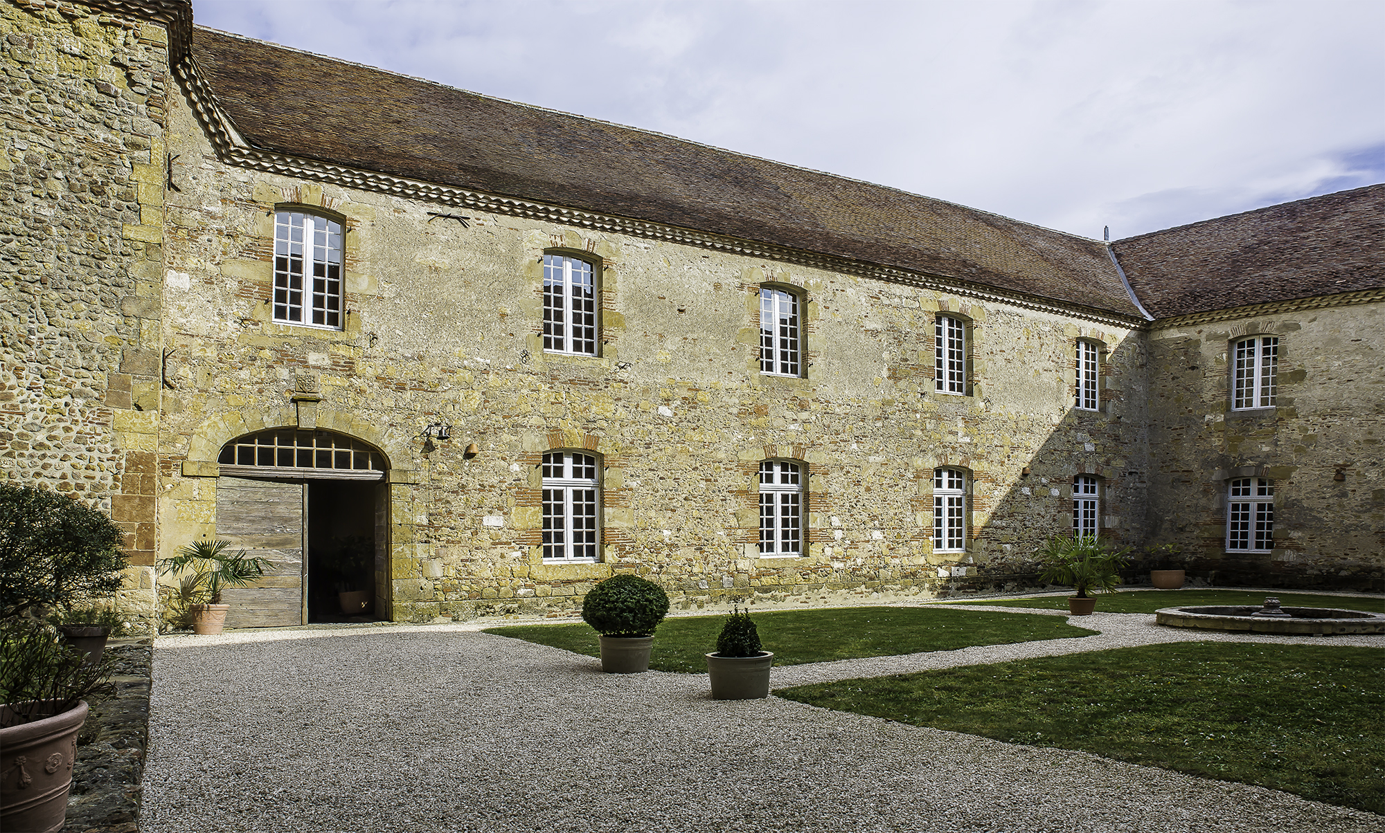 La cour du Monastère 1bis 190316.jpg