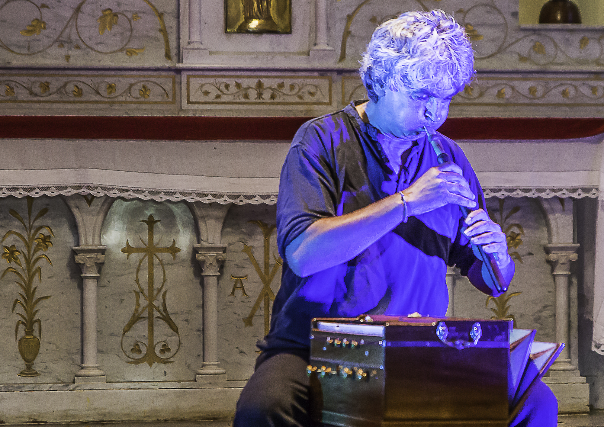 3 Musicien joue flûte église Bourrouillan 1bis 250916.jpg