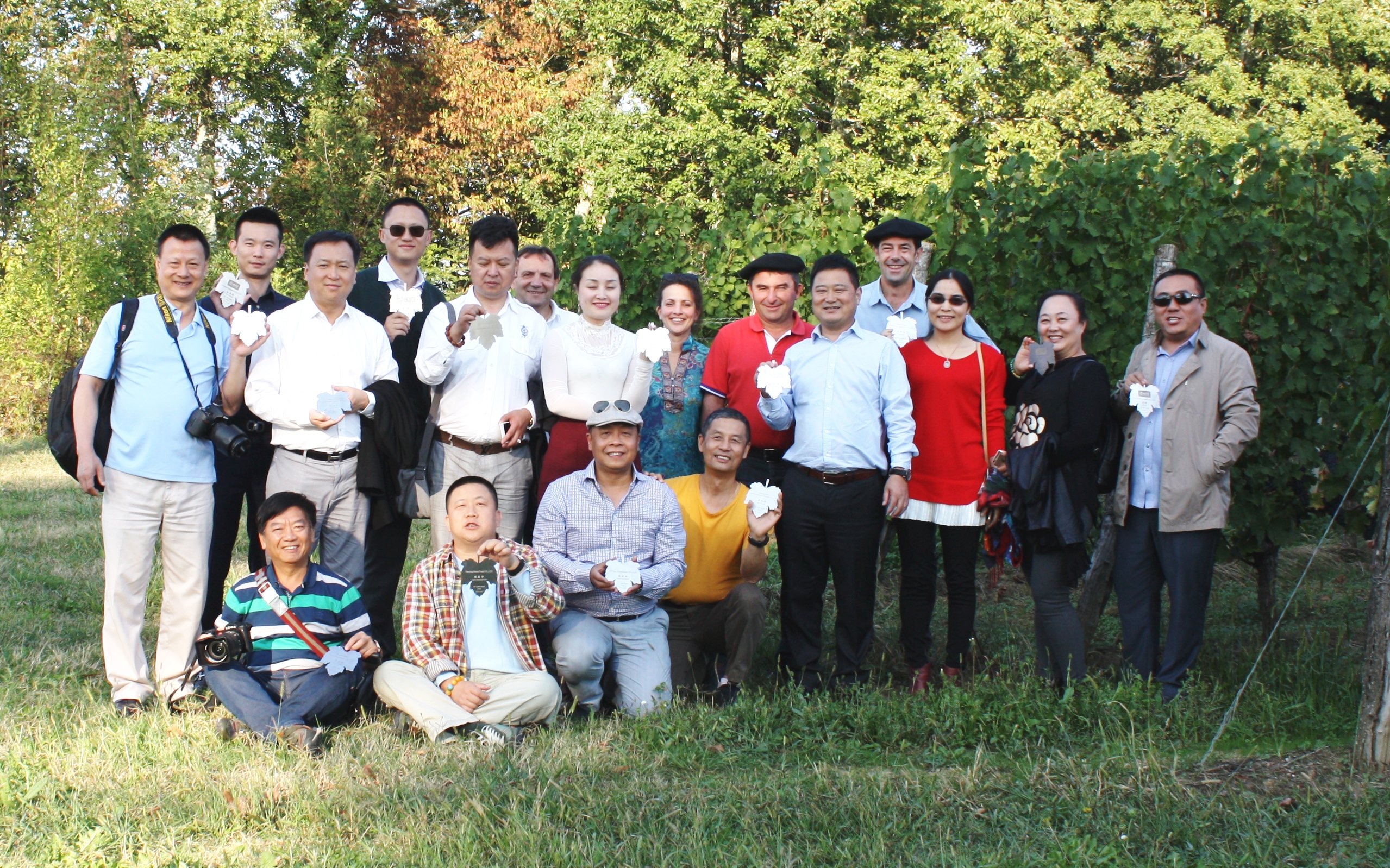 SAINT MONT DELEGATION CHINOISE Parrainage vignes Monastère Saint Mont 04 10 2016.JPG