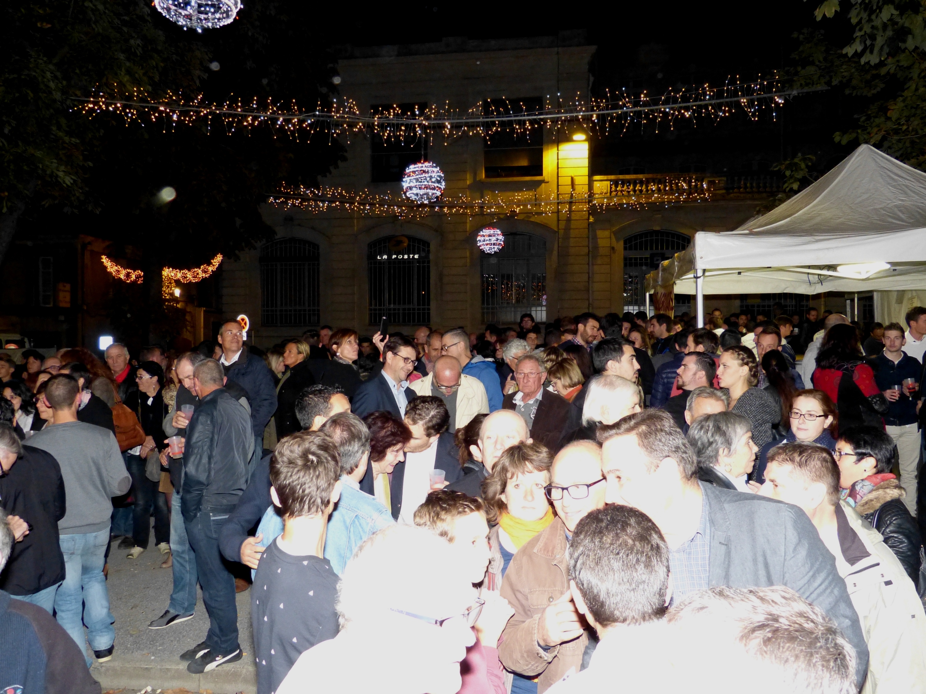 COLOMBELLE LA FOULE DES GRANDS JOURS.JPG