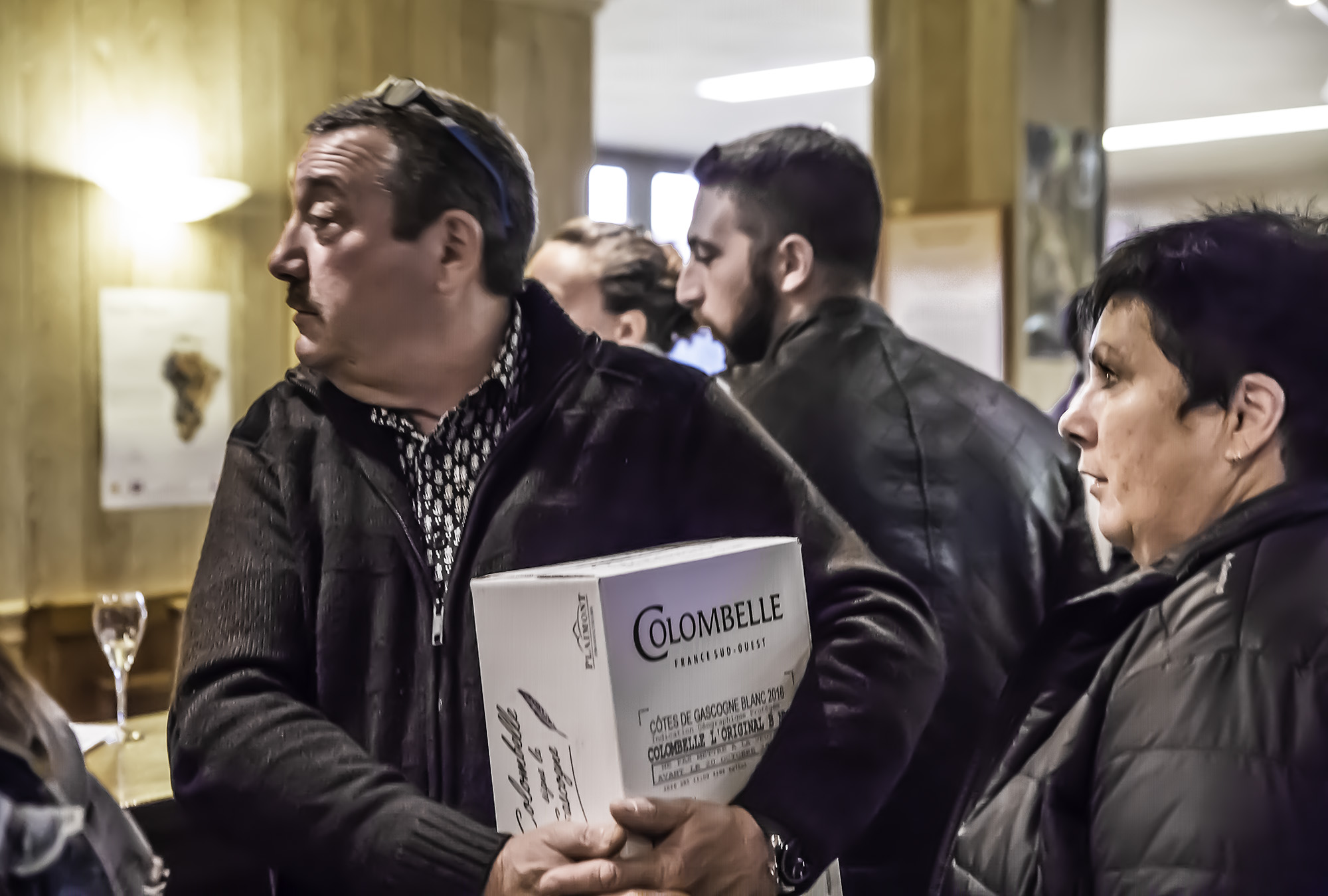 4 Les clients achètent 1bis 231016.jpg