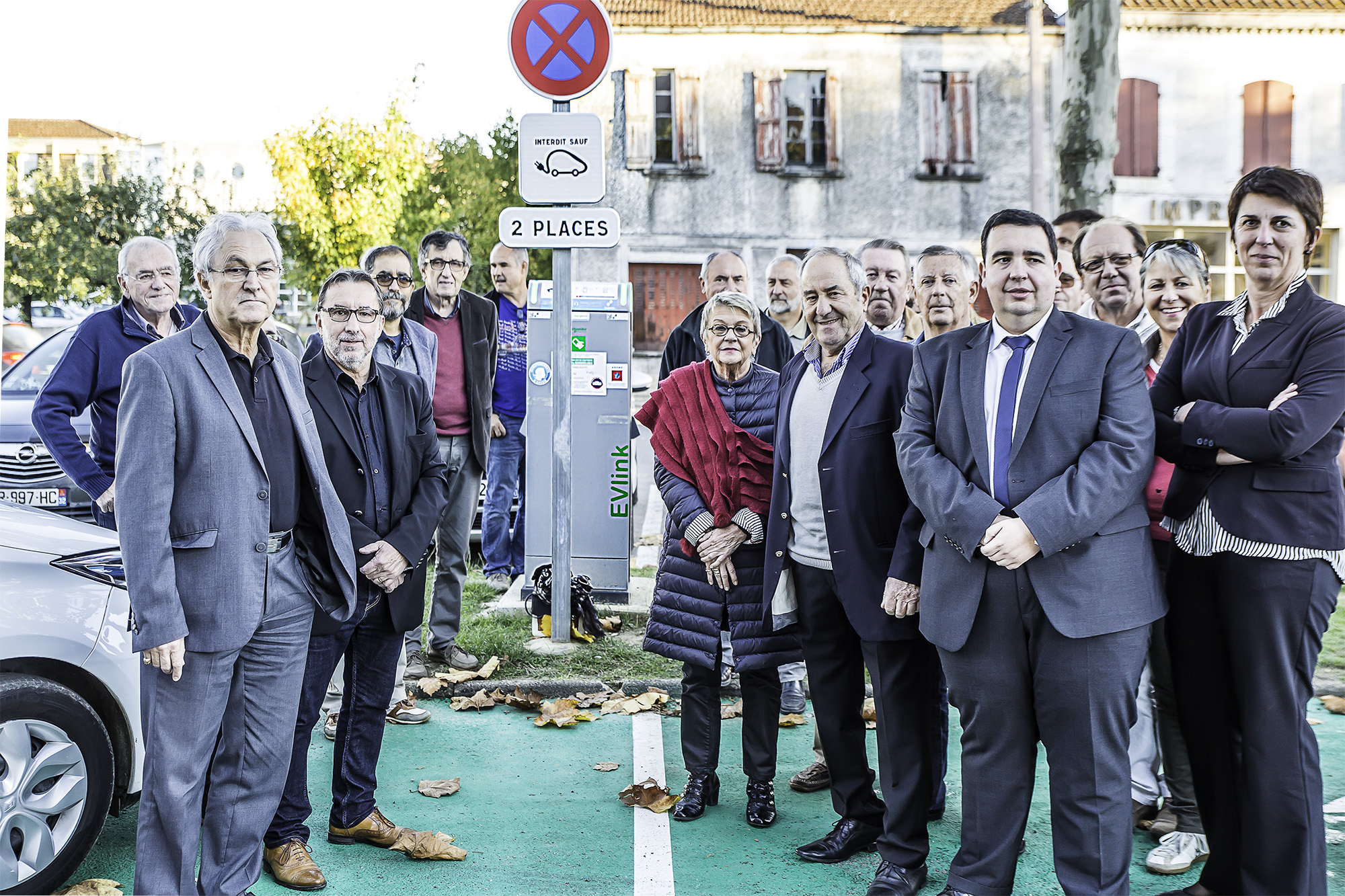 1 Les officiels devant la borne 1bis 281016.jpg