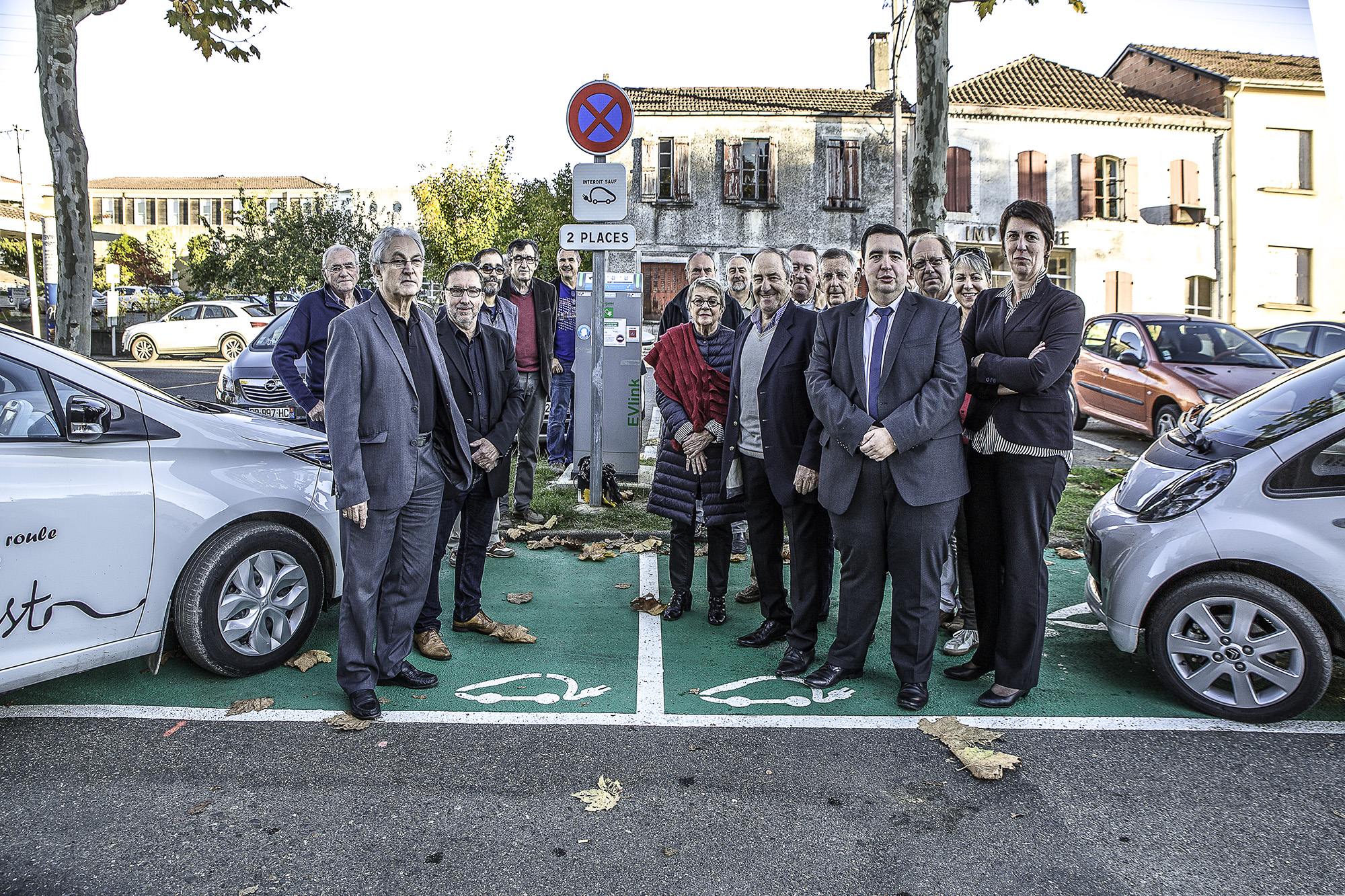 2 Les officiels devant la borne 1bis 281016.jpg