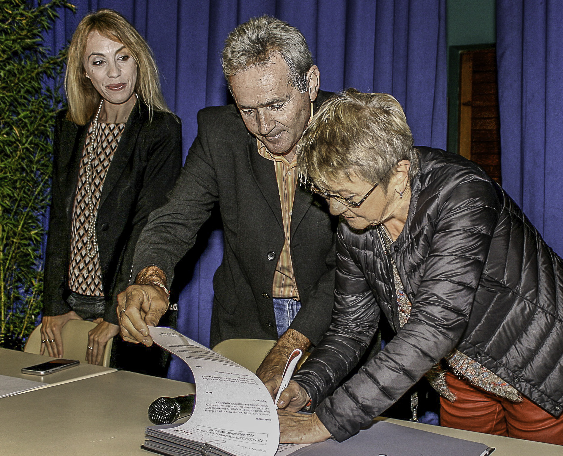 2 DR Van Ov Nadia Pellefigue Francis Barnetche Elisabeth Dupuy-Mitterrand 1 291016.jpg