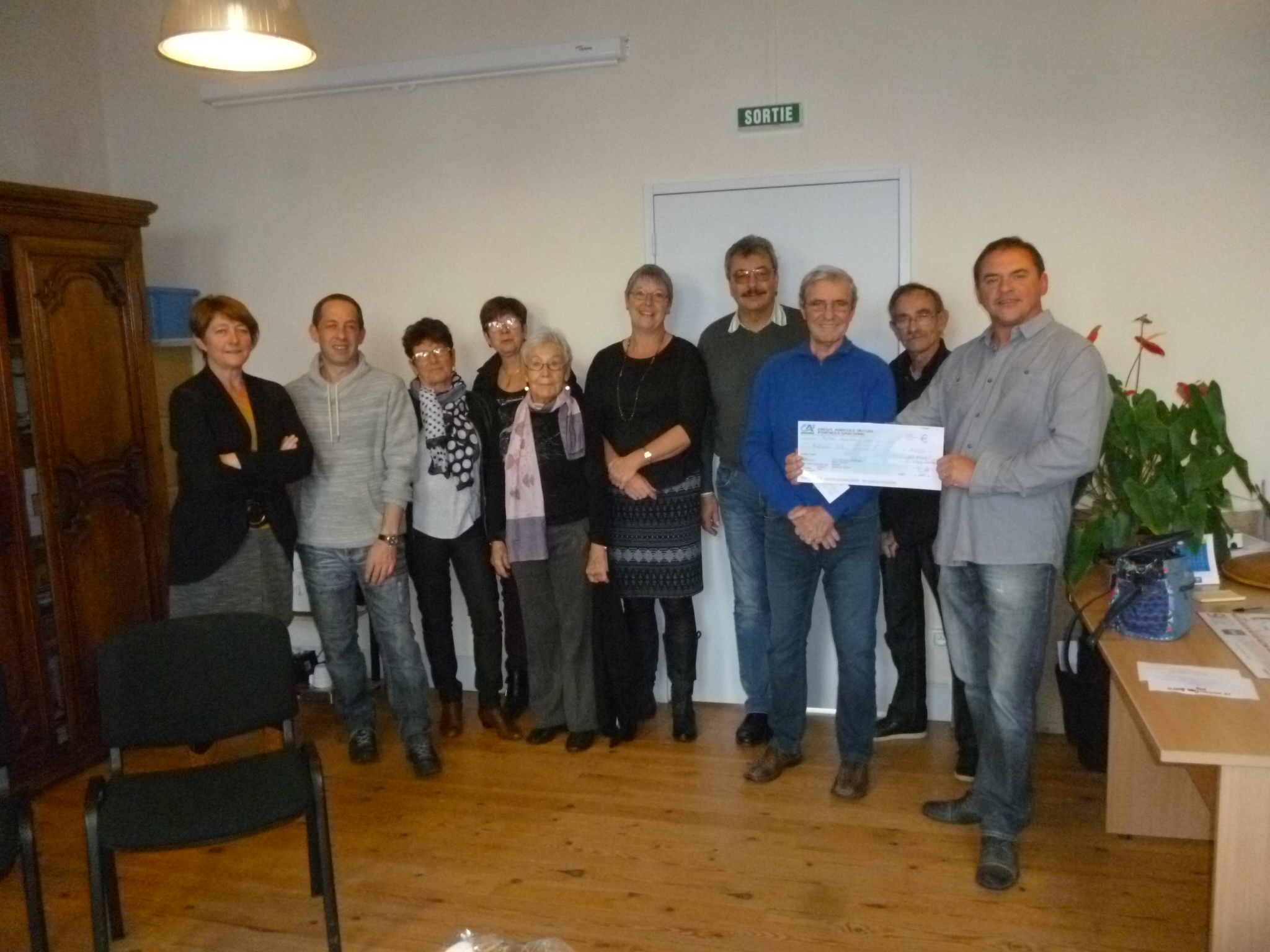 SAINT-MONT REMISE CHEQUE ASSOCIATION REVES 32 P1070553.JPG
