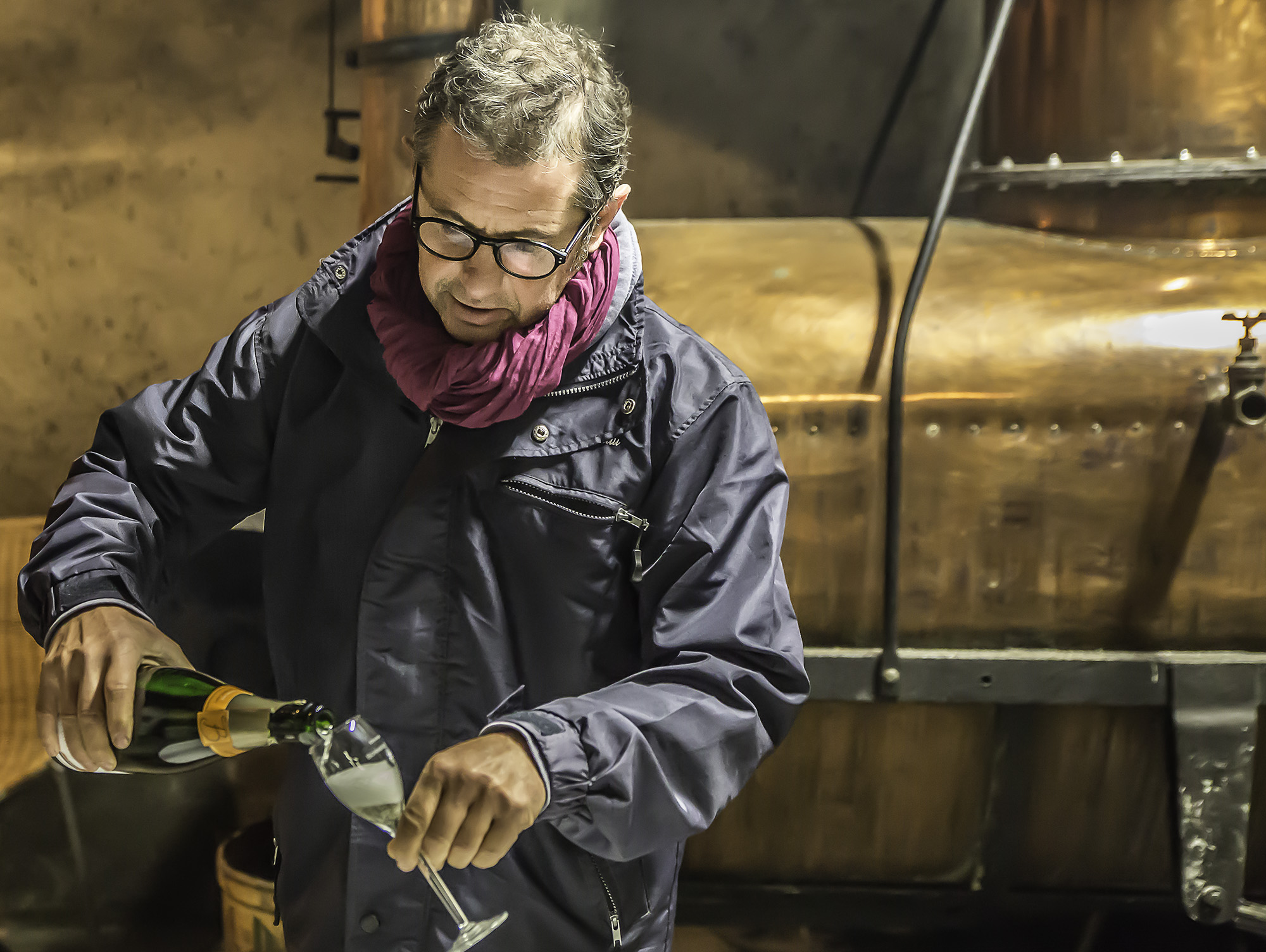 6 Jean-Christophe Darbeau sert le champagne 1bis 081116.jpg