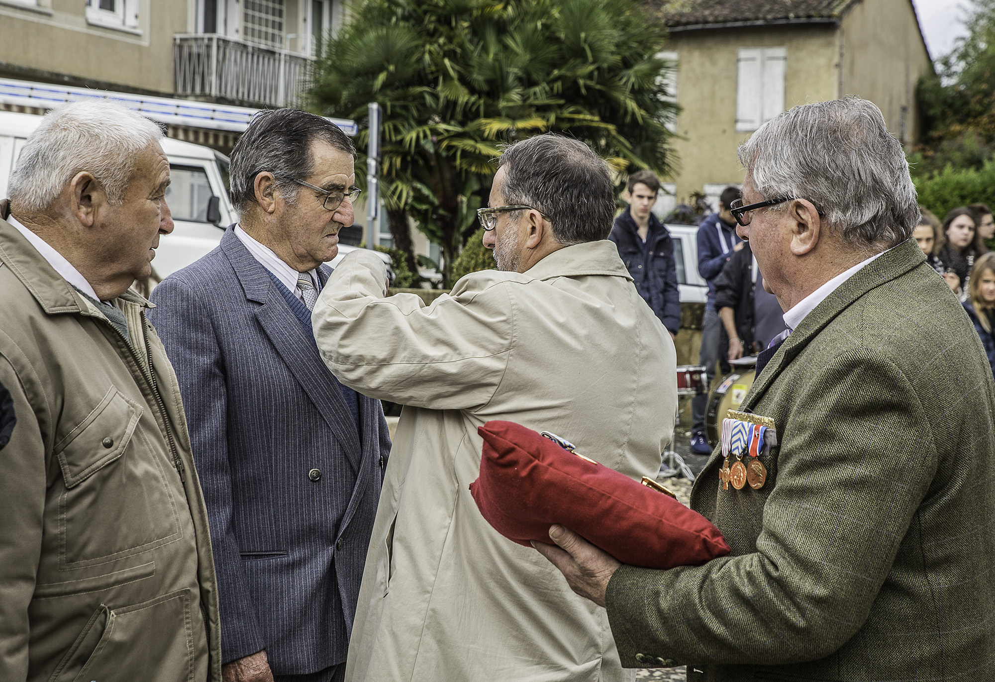7 Vincent Barbero reçoit le Titre de reconnaissance de la nation 1bis 111116.jpg