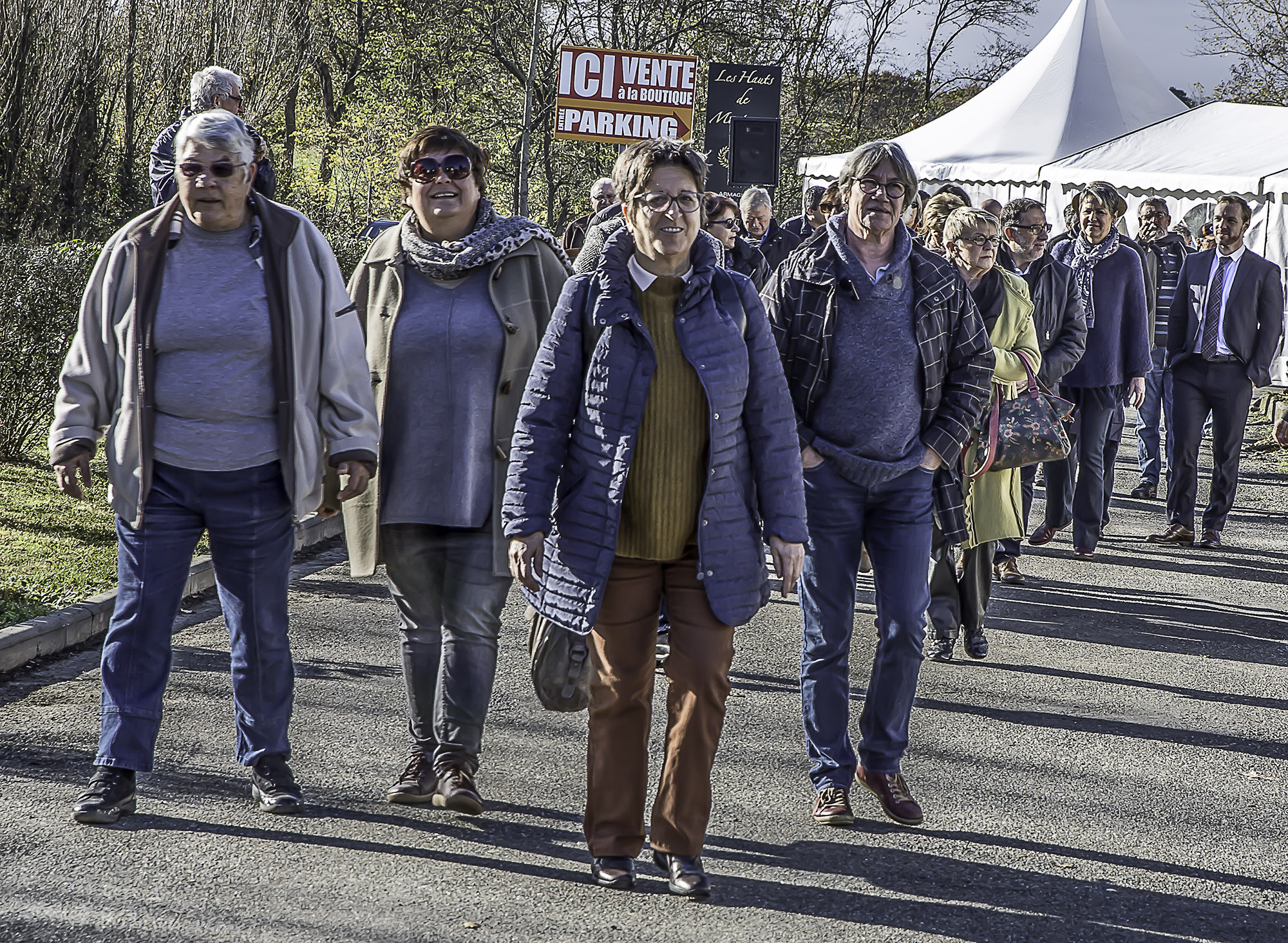 4 Le public arrive précédant ls autorités1bis 261116.jpg