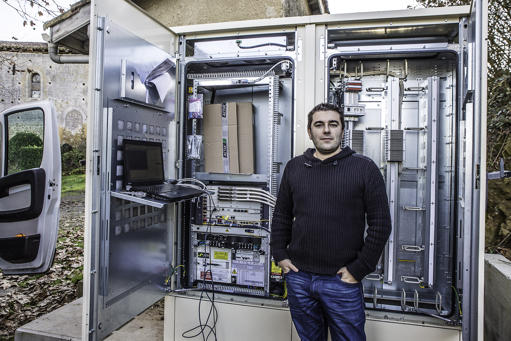 2 Le technicien au sous-répartiteur de Bouzon 1bis 061216.jpg