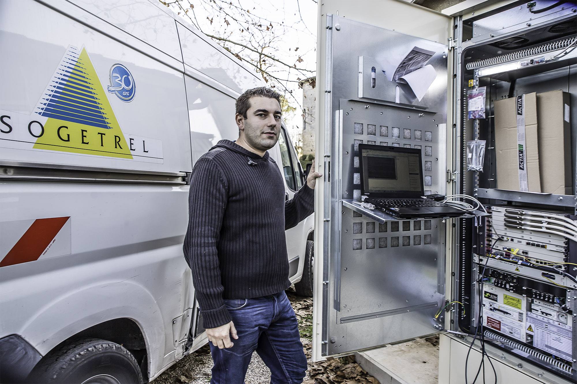 1 Le technicien au sous-répartiteur de Bouzon 1bis 061216.jpg