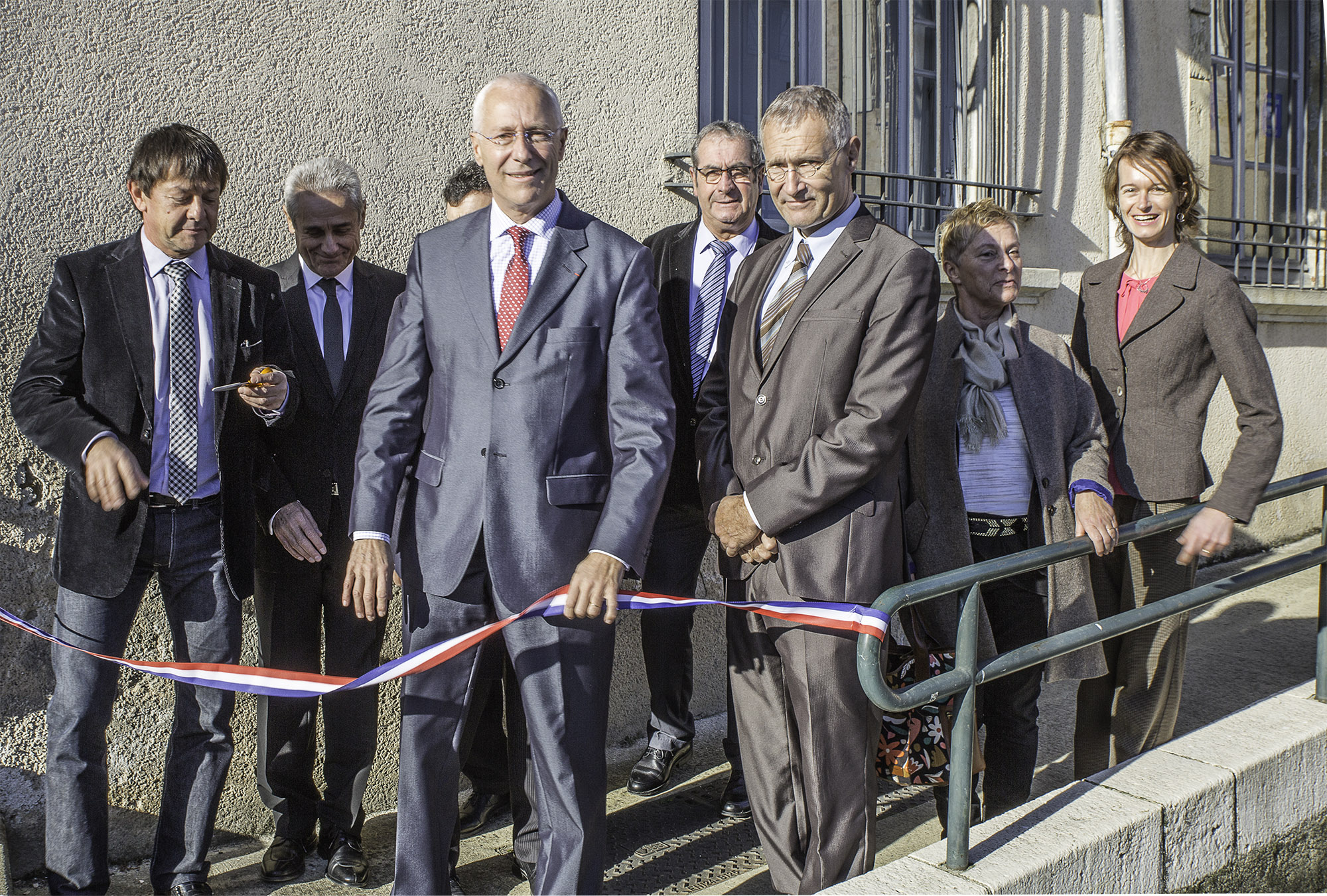 4 Les autorités s'apprêtent à couper le ruban 1bis 121216.jpg