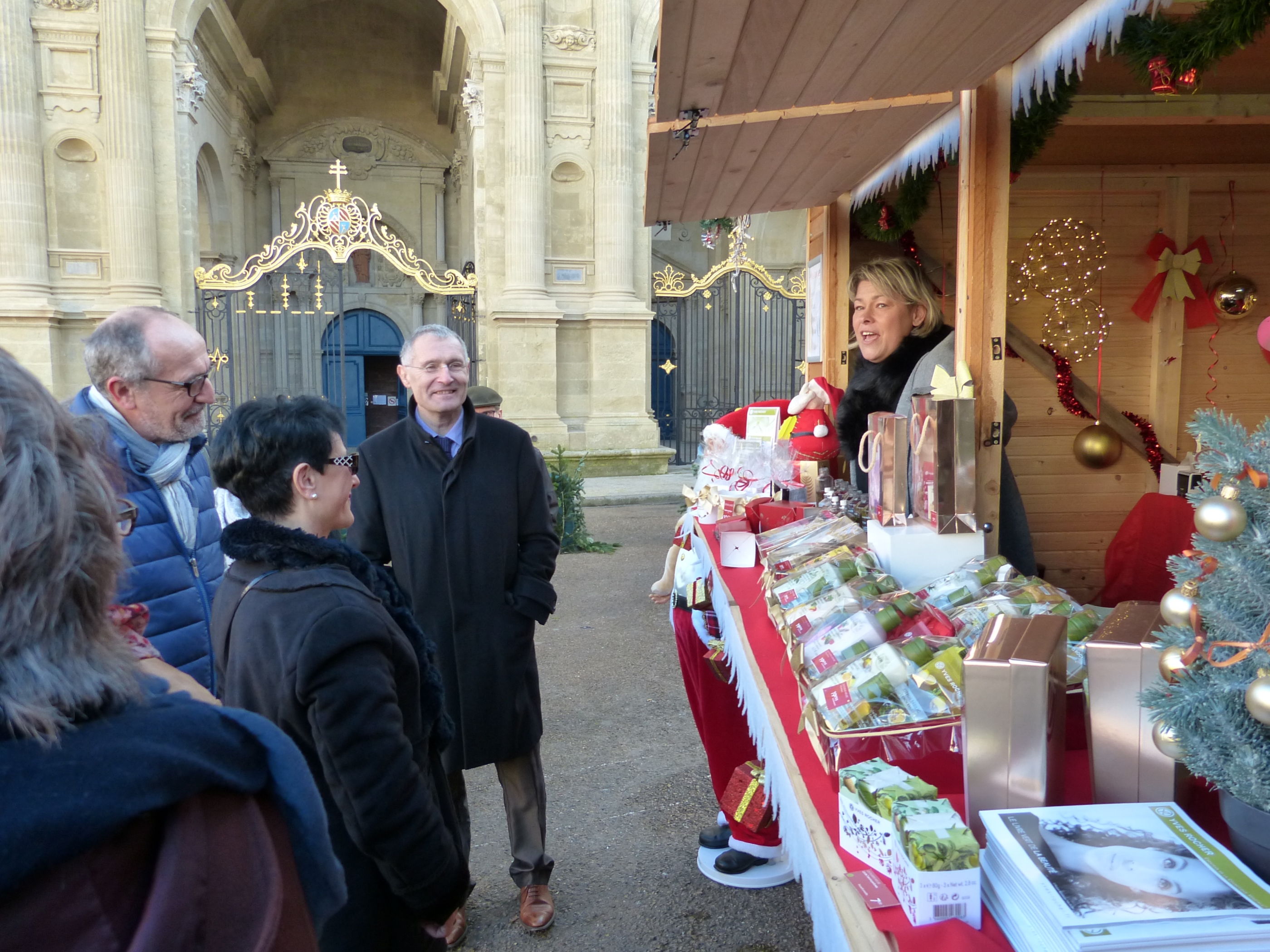 PLACE CATH2DRALE COMMERCANT SATISFAIT.JPG