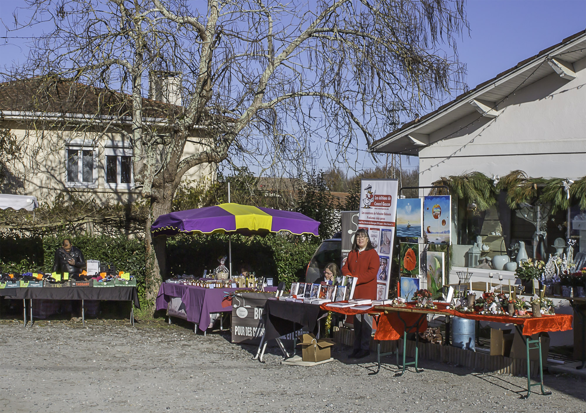 2 Un côté du marché  avec le Canard gascon 1bis 221216.jpg
