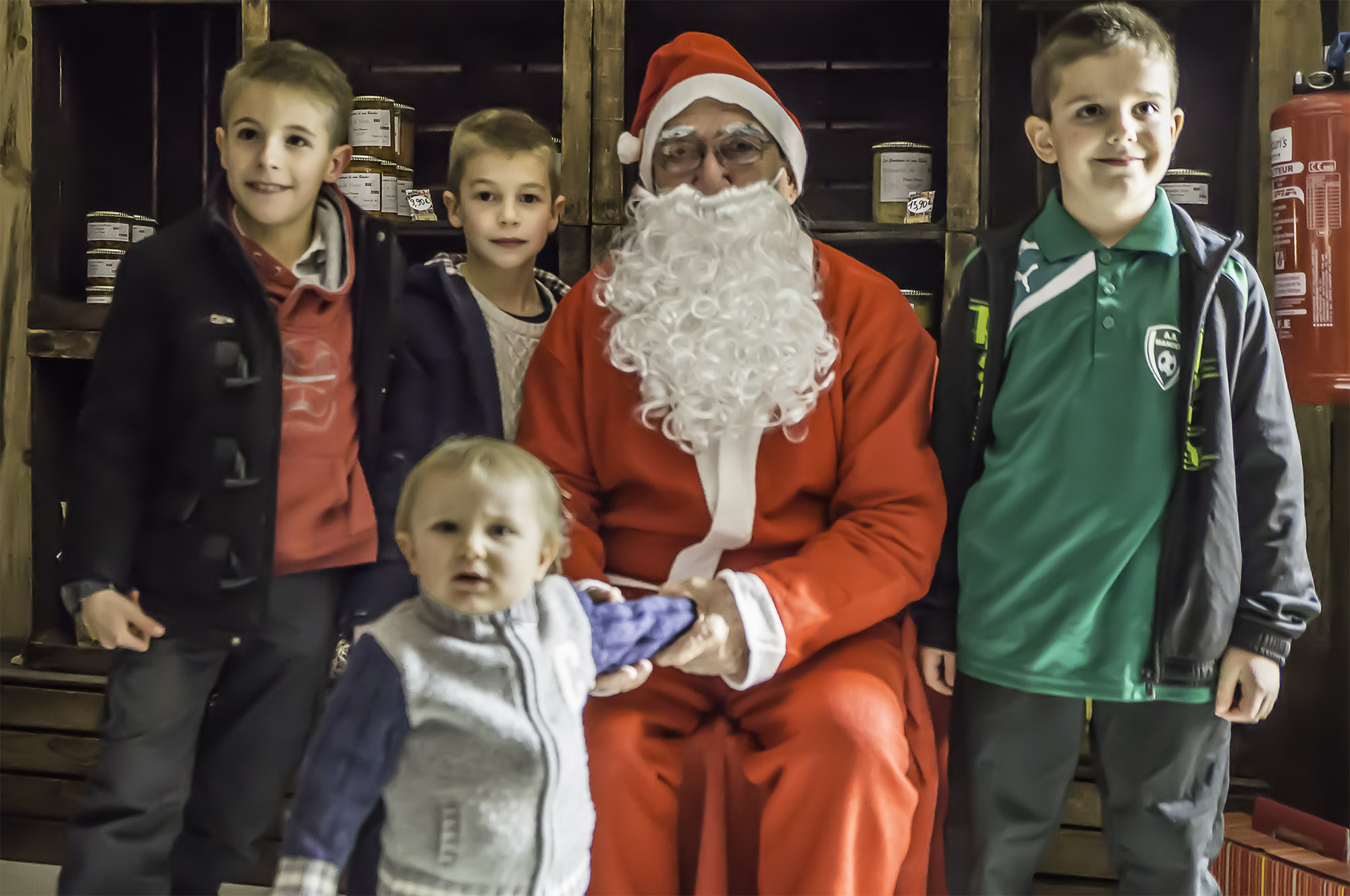 12 Le Père Noël avec les enfants 1bis 211216.jpg