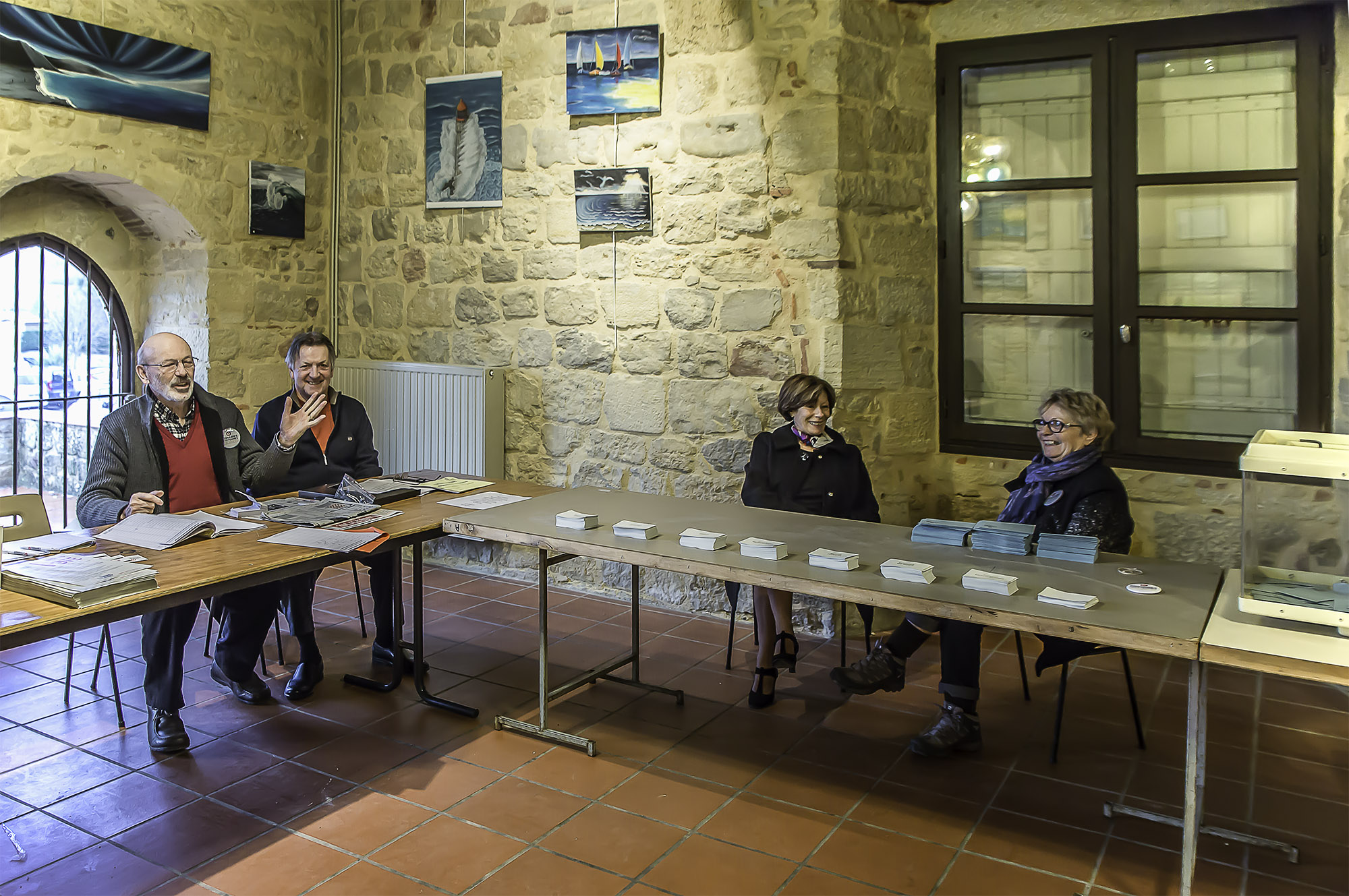 Le bureau de vote d'Aignanavec Jacques Rozis 1bis 220117.jpg