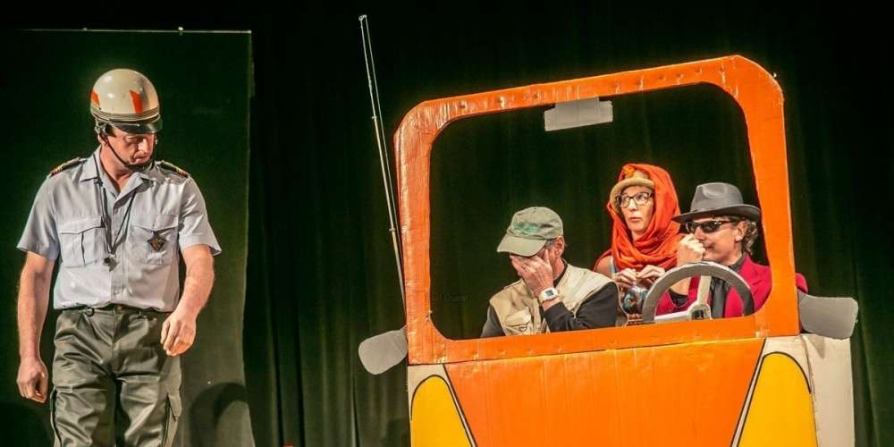 la-troupe-deustache-sur-scene.jpg