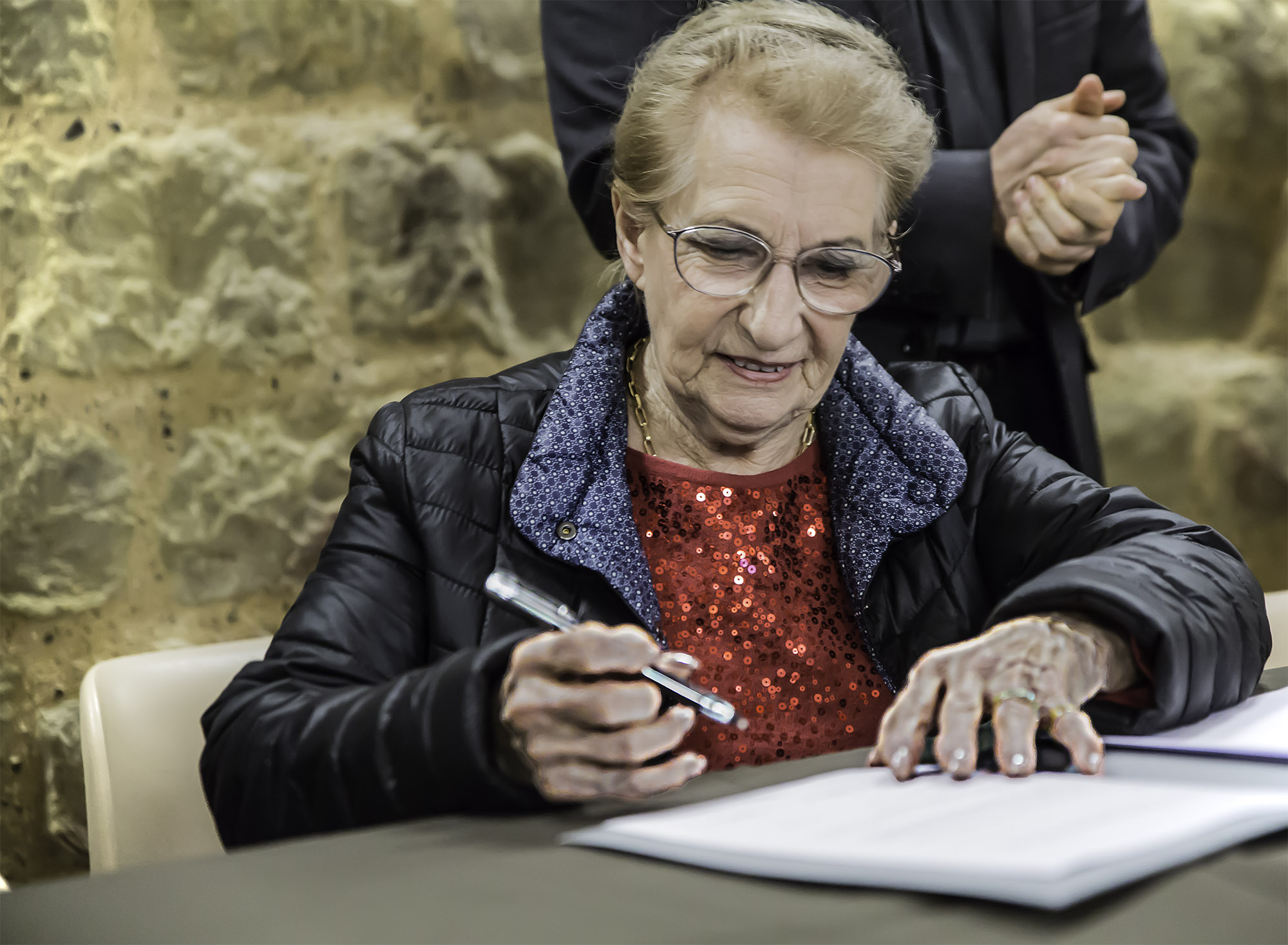 3 Danièle Renaudin signe 1bis 030217.jpg